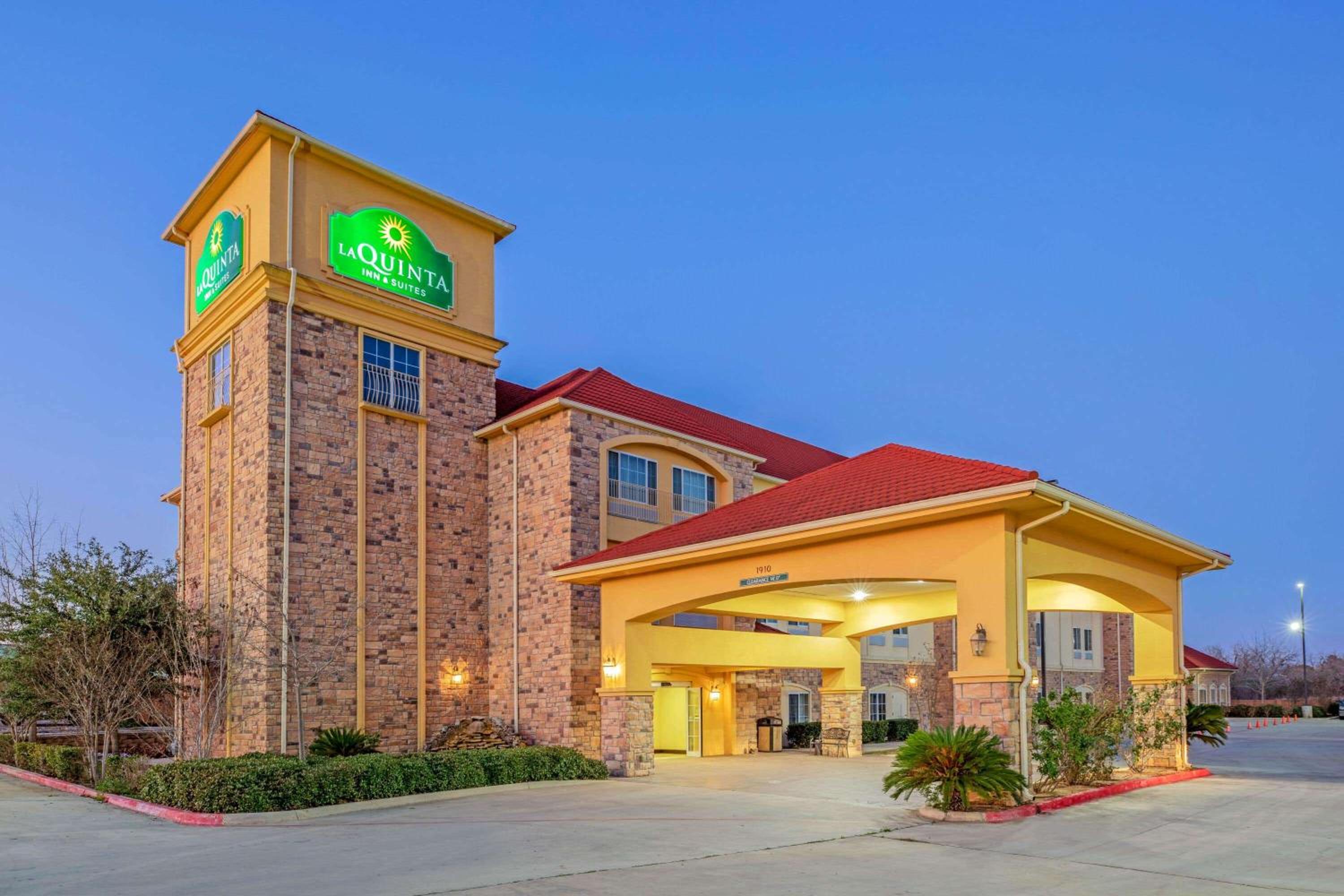 La Quinta by Wyndham Floresville