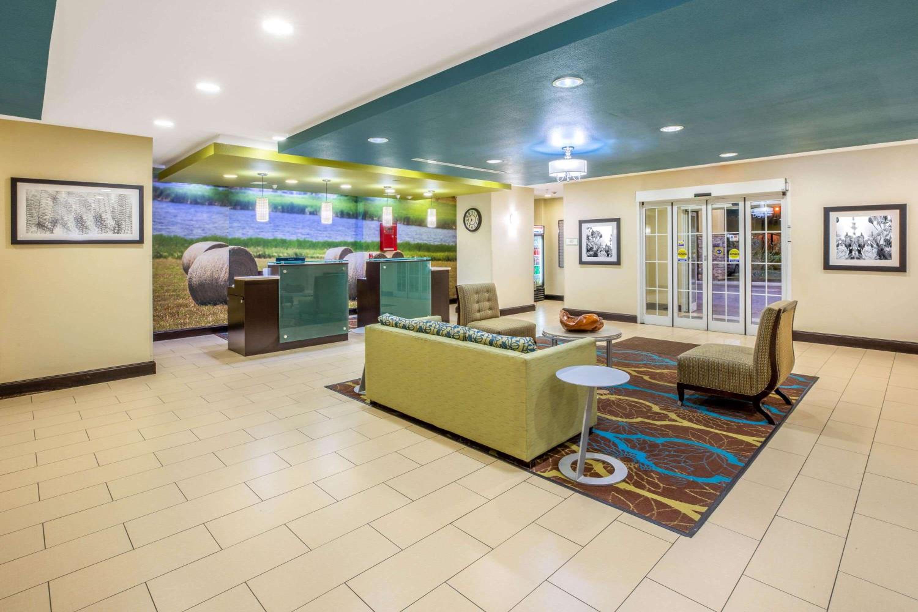 La Quinta by Wyndham Floresville