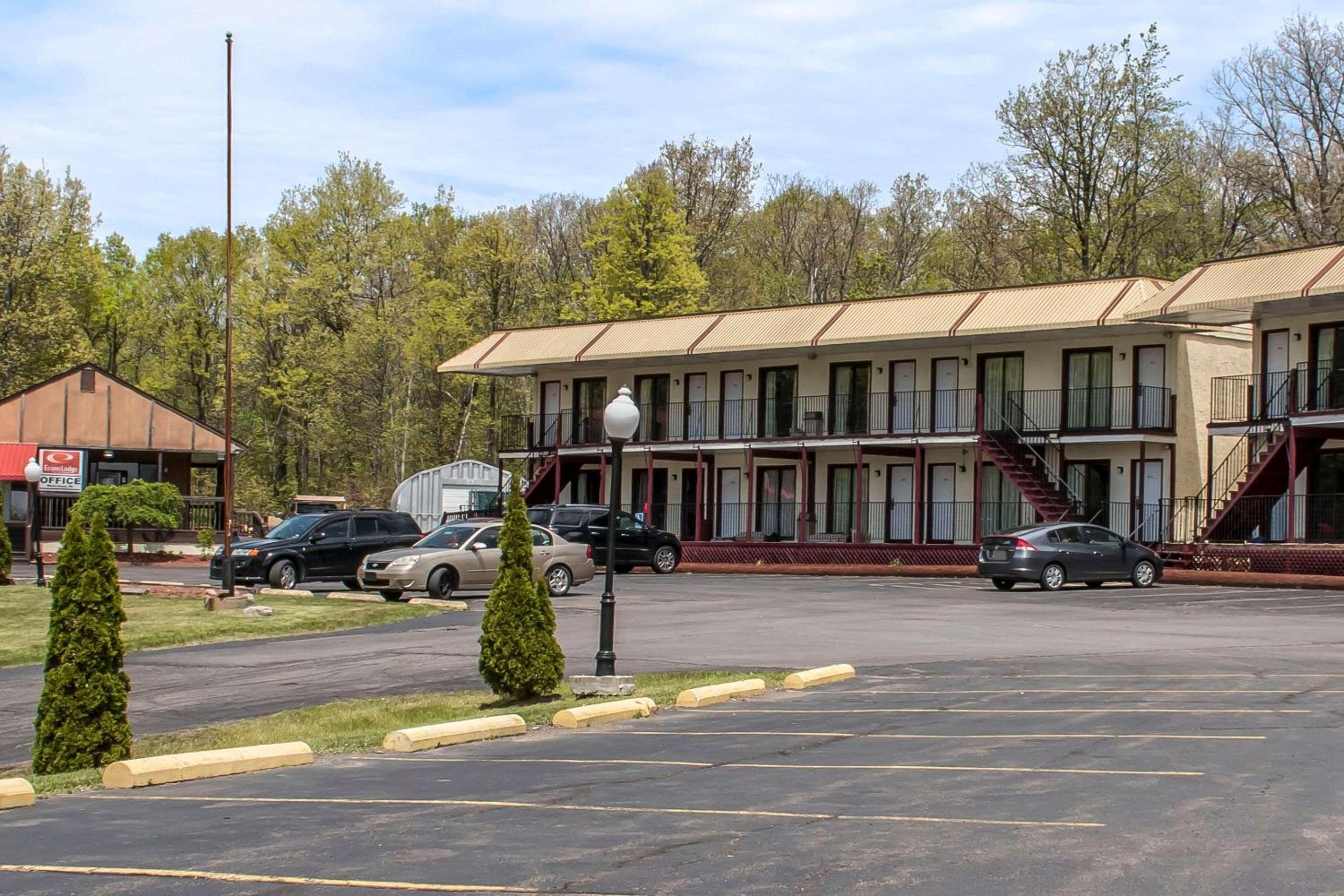 Hotel Econo Lodge Inn & Suites Lake Harmony - Pocono Mountains Area - Image 1