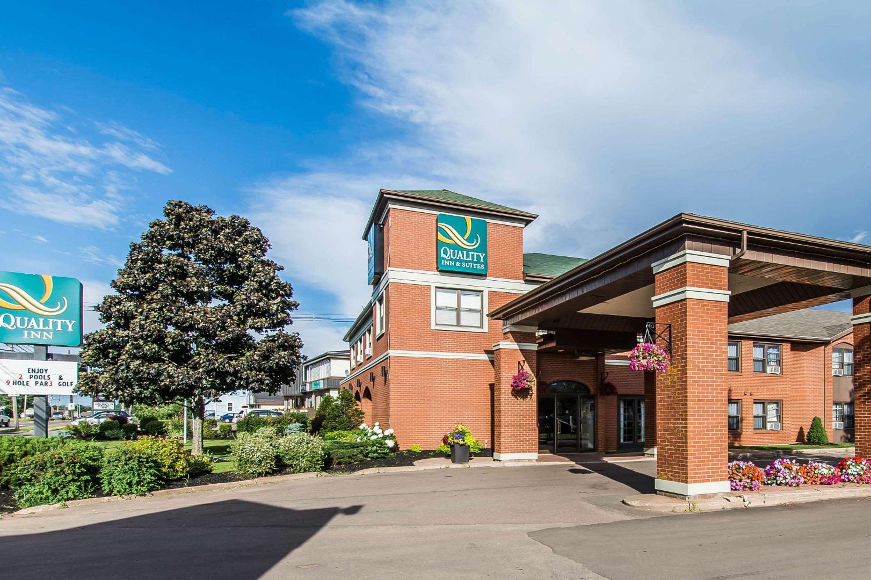Summerside Vacations - Quality Inn  Suites Garden of the Gulf - Property Image 1
