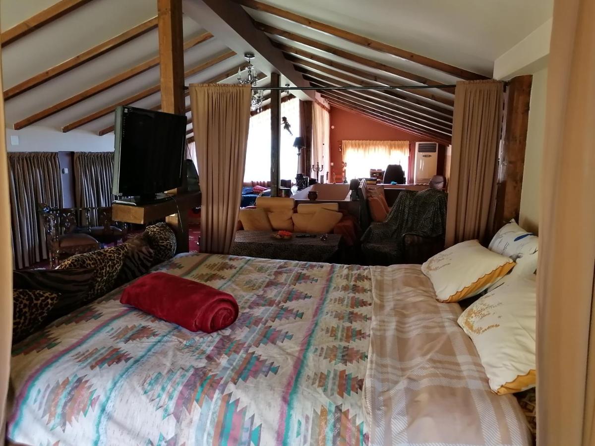 The House in the Meadow photo 2