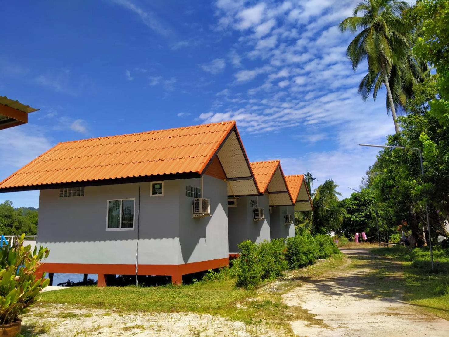 Hotel Khum Thong Resort - Image 1