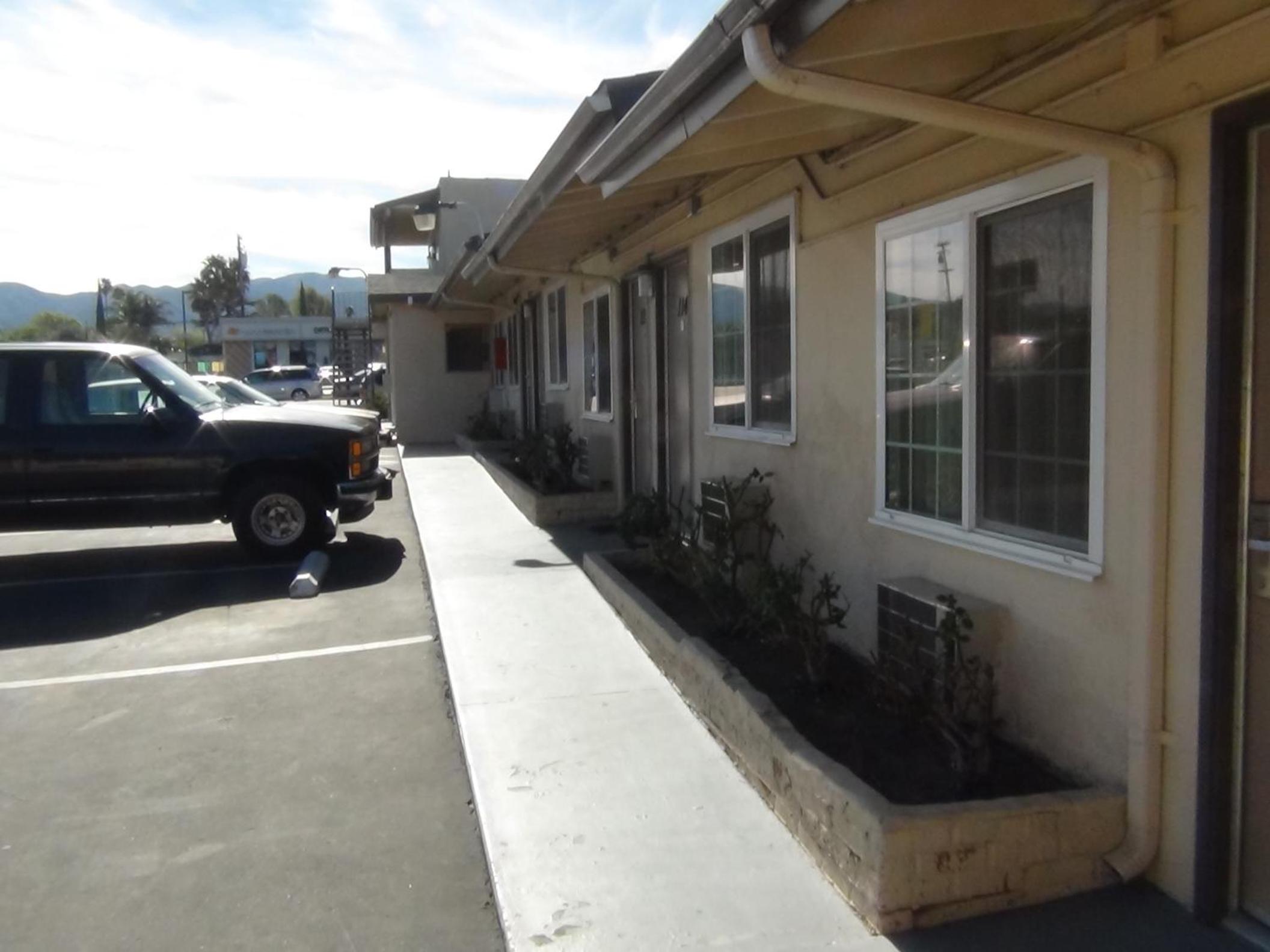 Desert Inn Motel