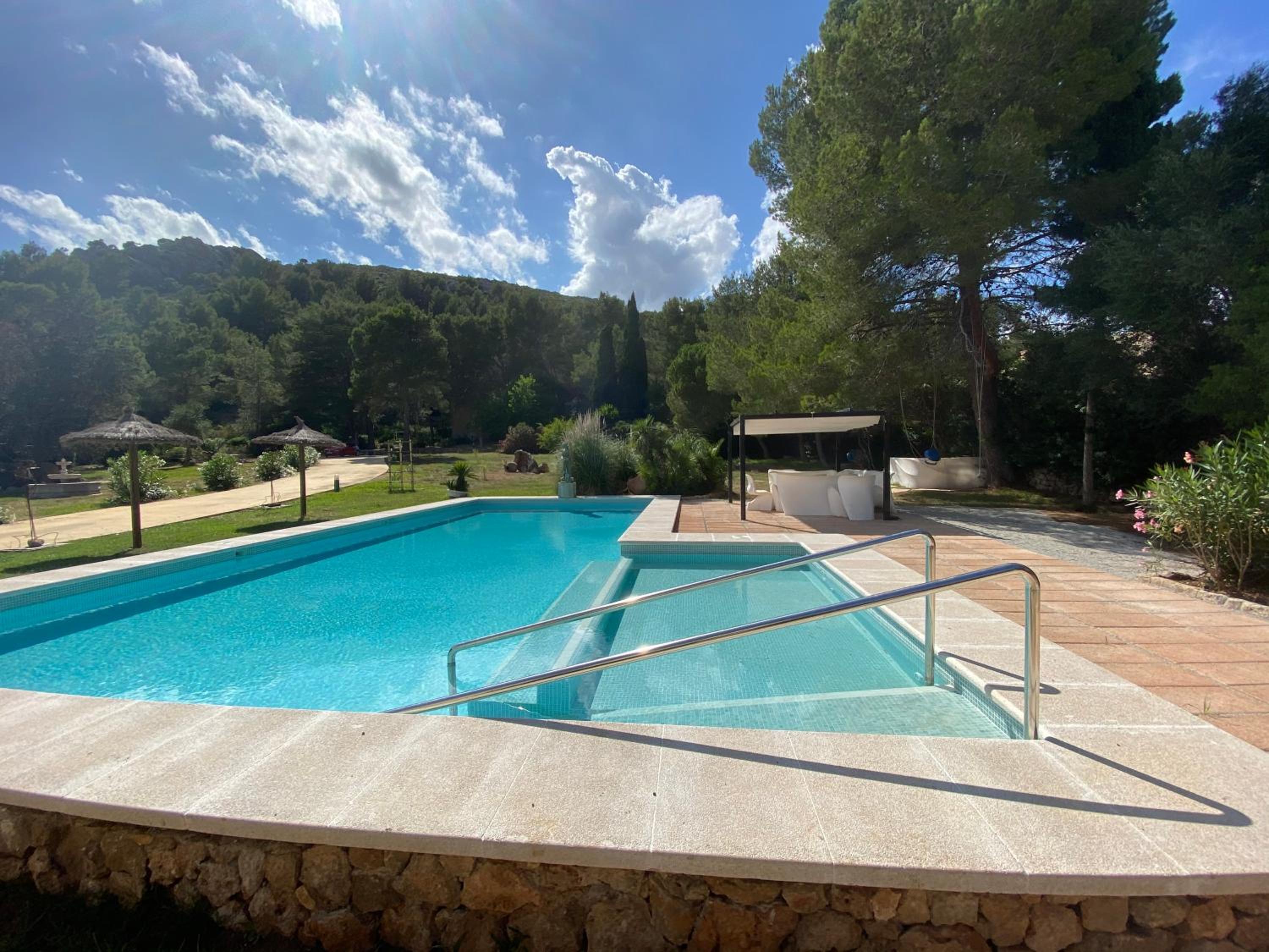Hotel Private Villas Puerto Pollensa for family groups, private mountain ideal for runners, trailers, hikers, it is approximately 3 minute walk from the beach - Image 1
