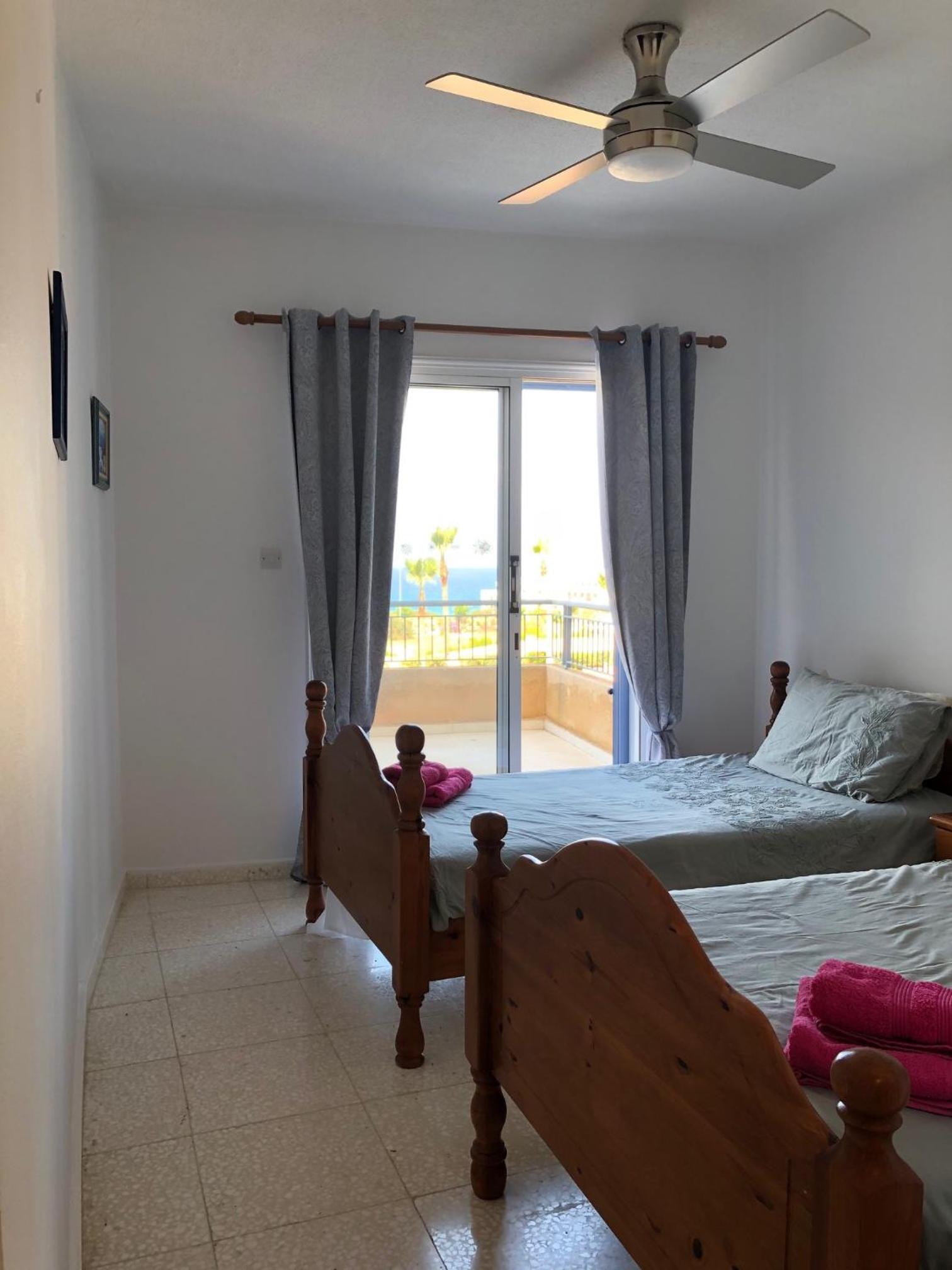 King's Palace - spacious 2 bed, 2 bath with sea and pool views