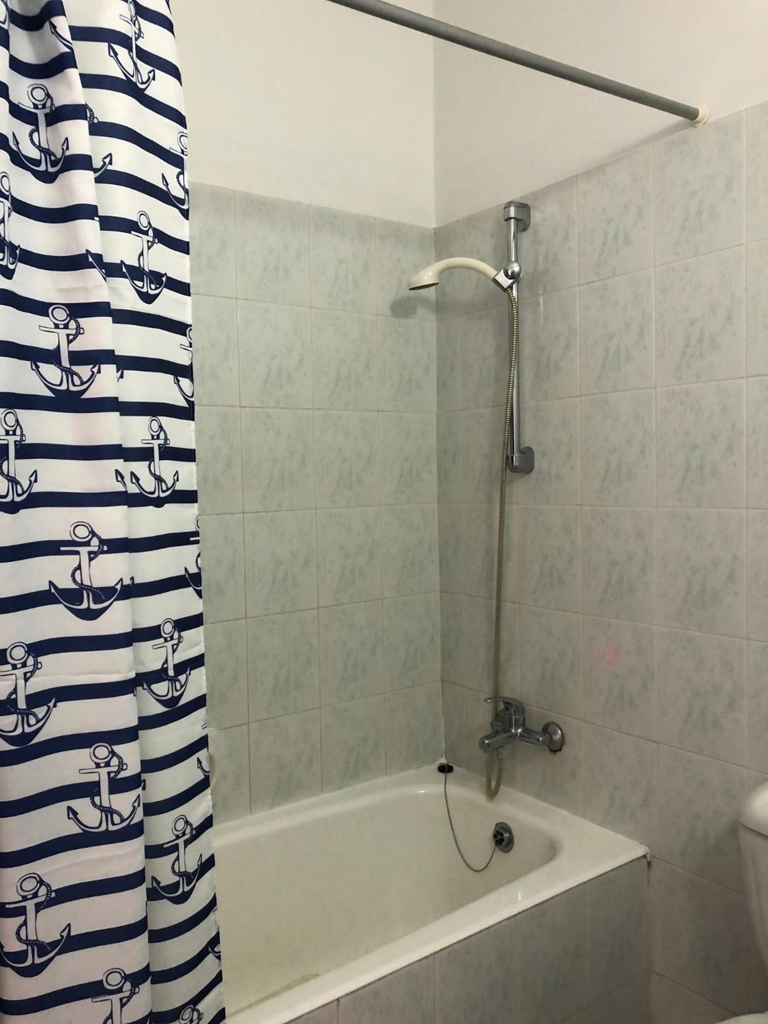King's Palace - spacious 2 bed, 2 bath with sea and pool views