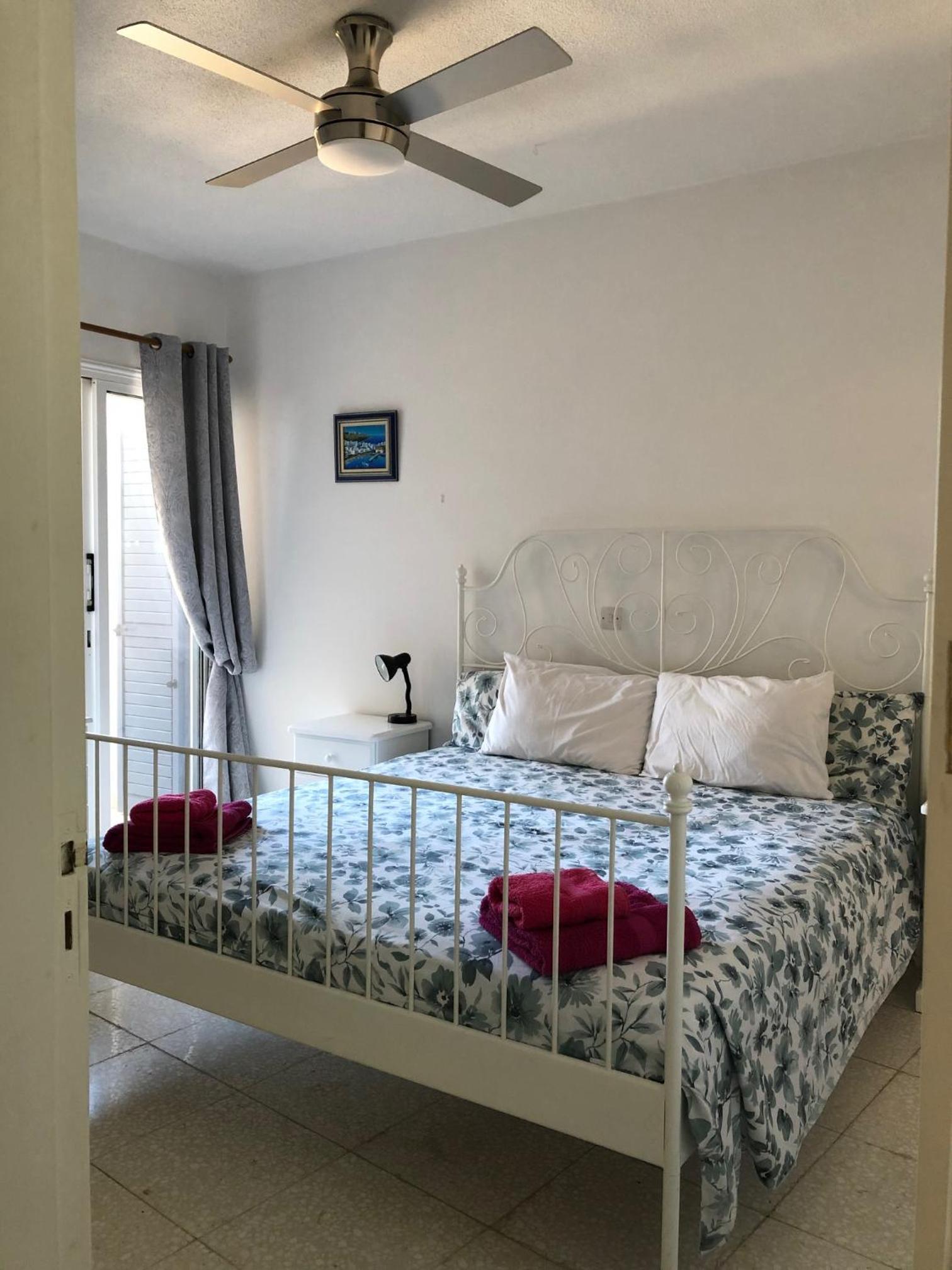 King's Palace - spacious 2 bed, 2 bath with sea and pool views