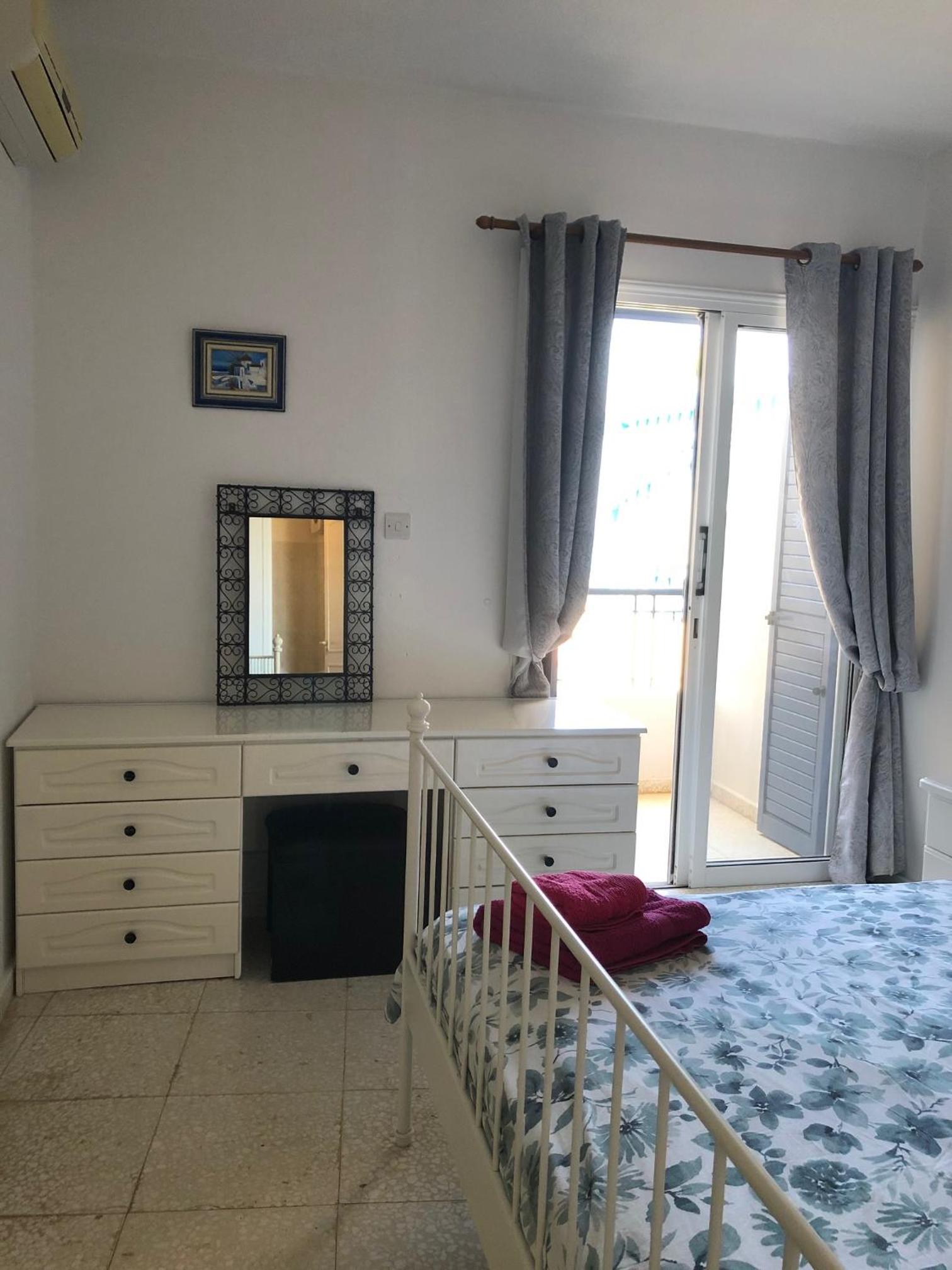 King's Palace - spacious 2 bed, 2 bath with sea and pool views