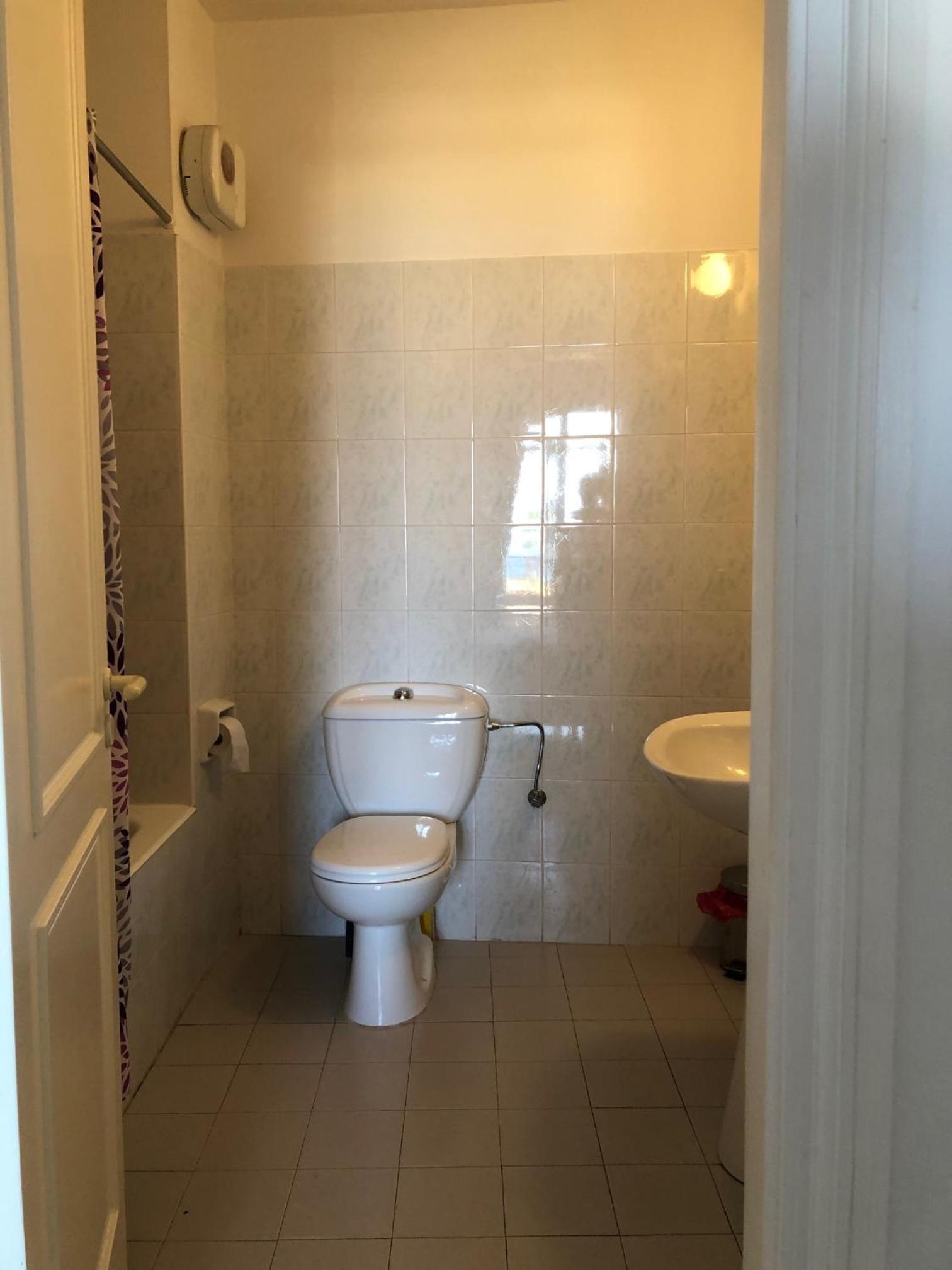King's Palace - spacious 2 bed, 2 bath with sea and pool views