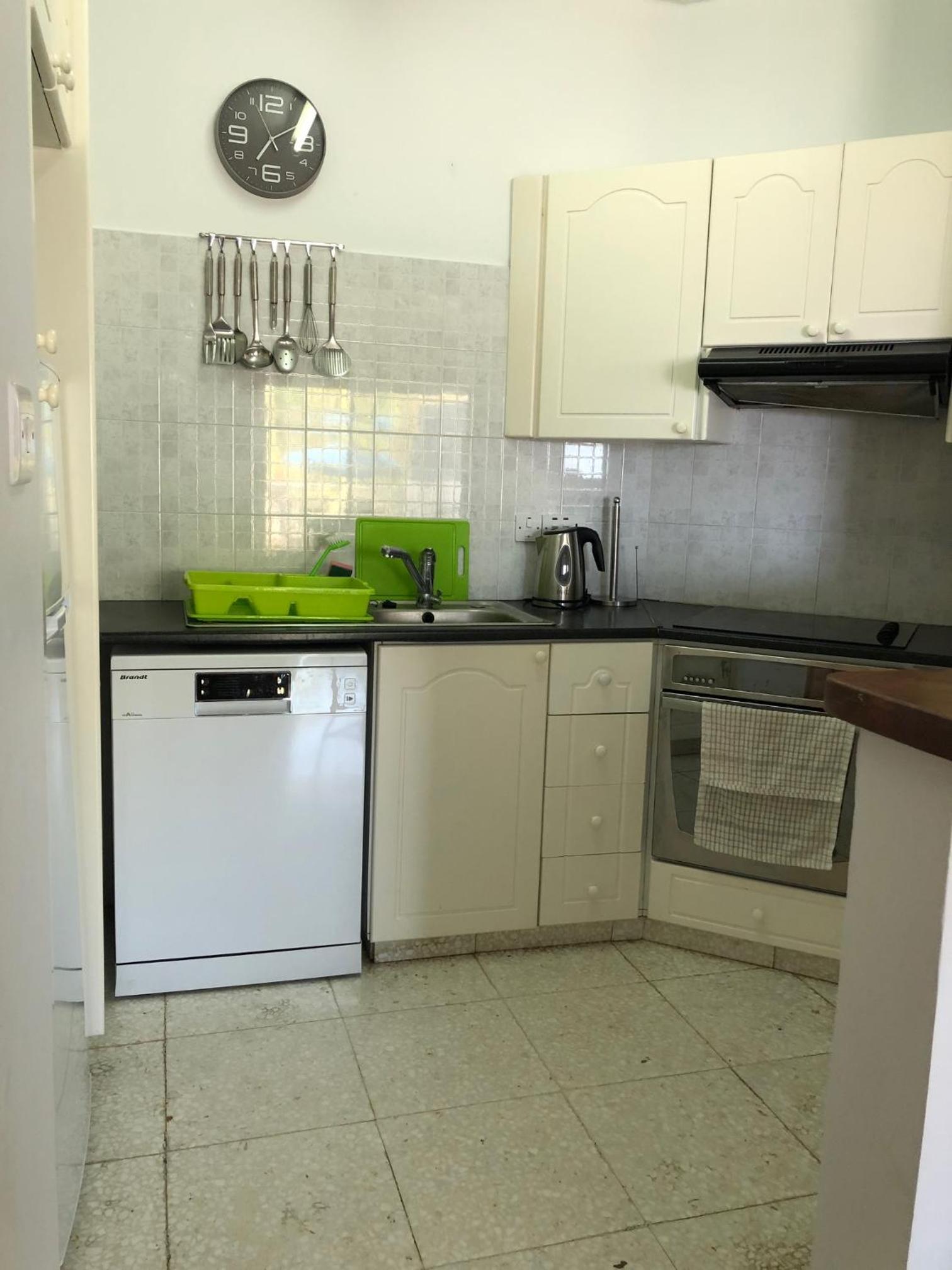 King's Palace - spacious 2 bed, 2 bath with sea and pool views