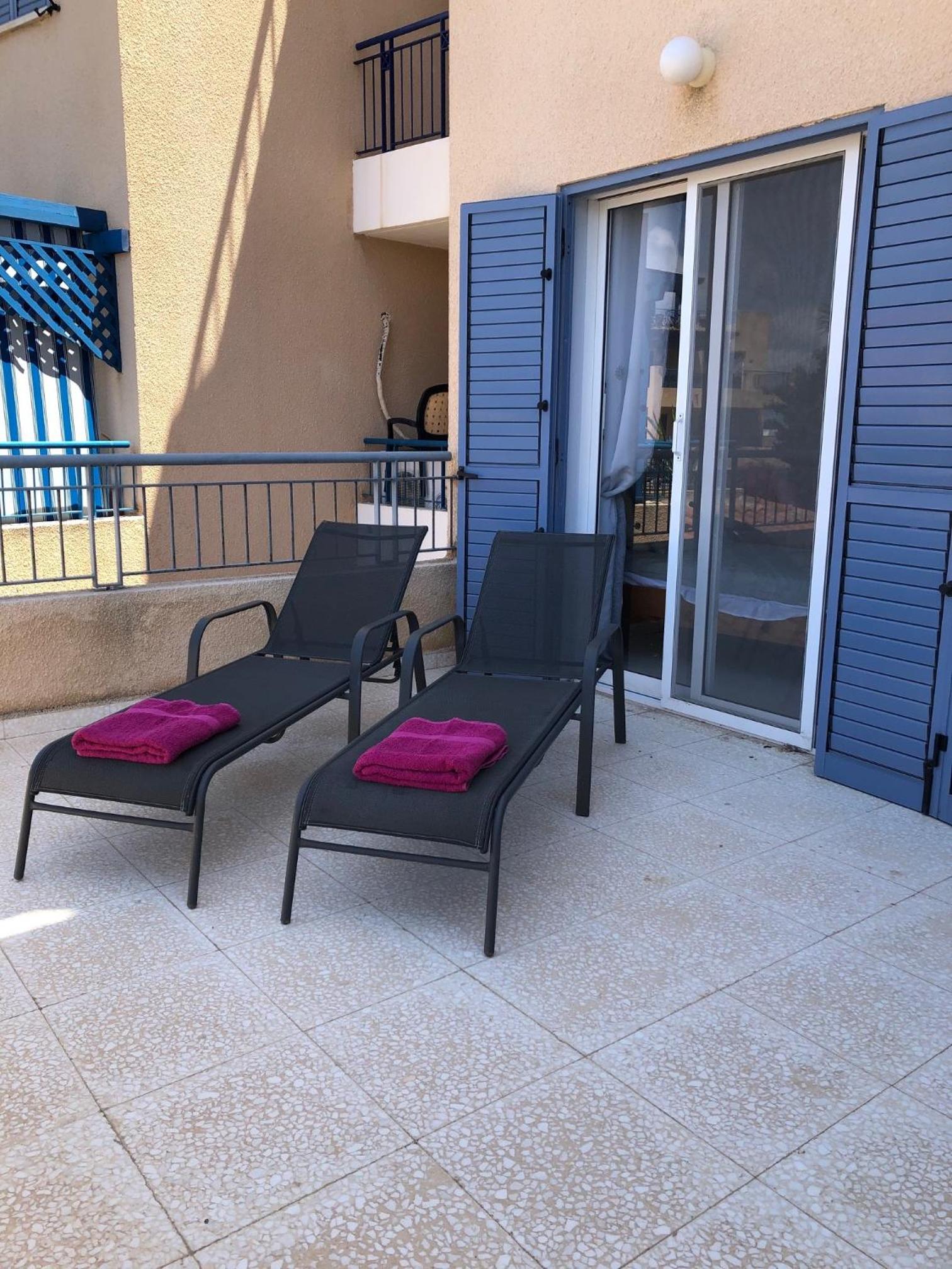 King's Palace - spacious 2 bed, 2 bath with sea and pool views