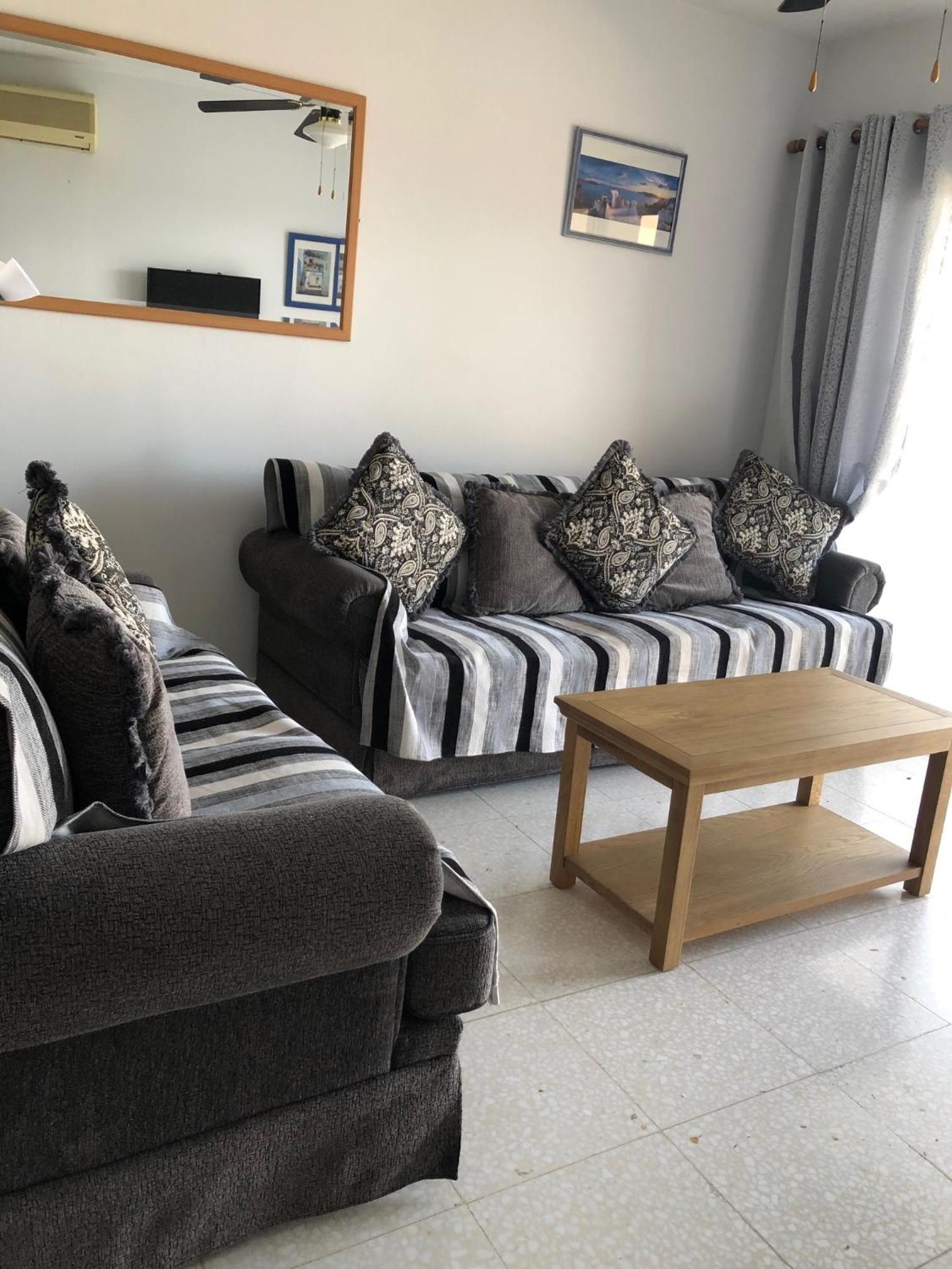 King's Palace - spacious 2 bed, 2 bath with sea and pool views