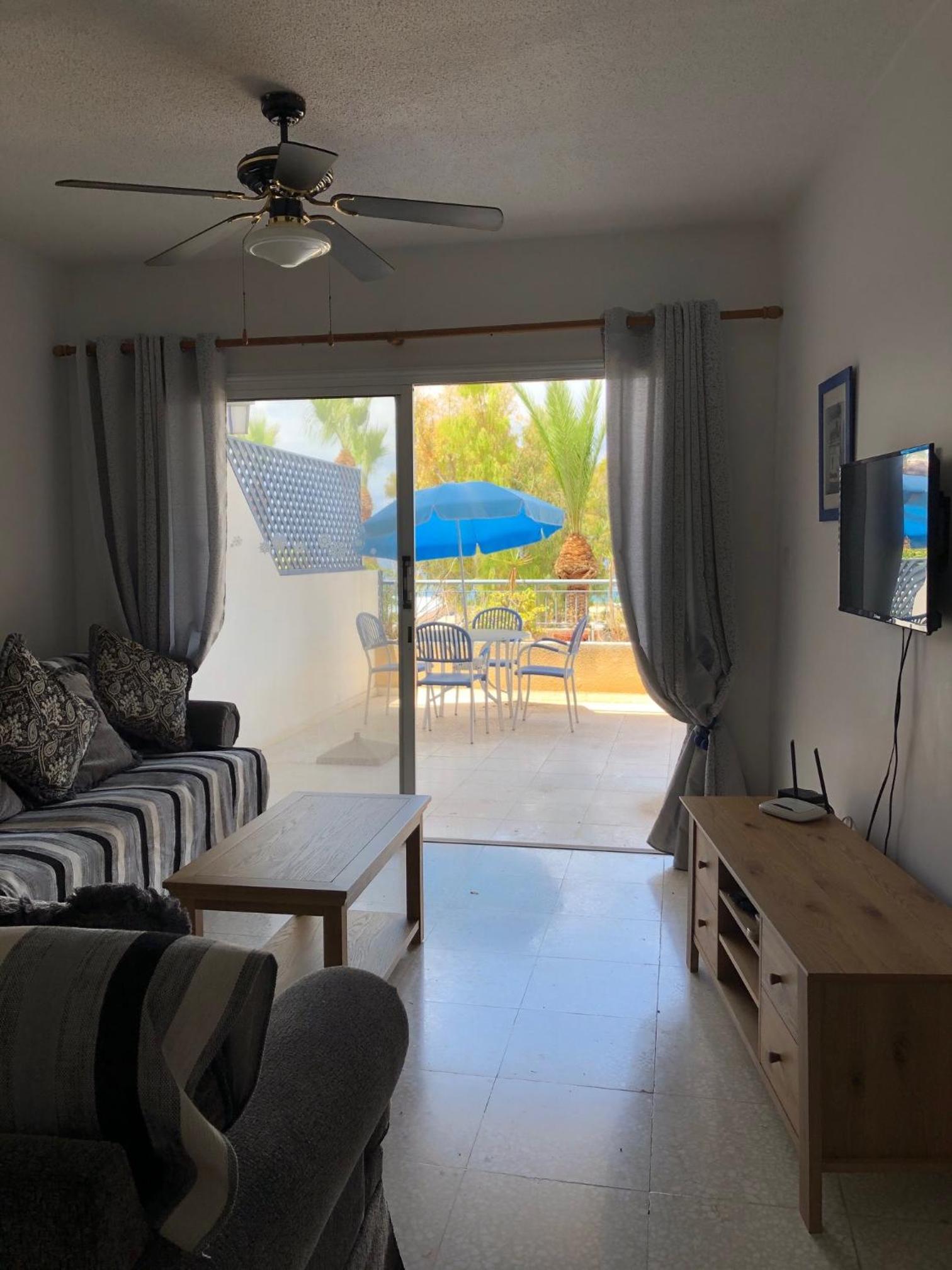 King's Palace - spacious 2 bed, 2 bath with sea and pool views
