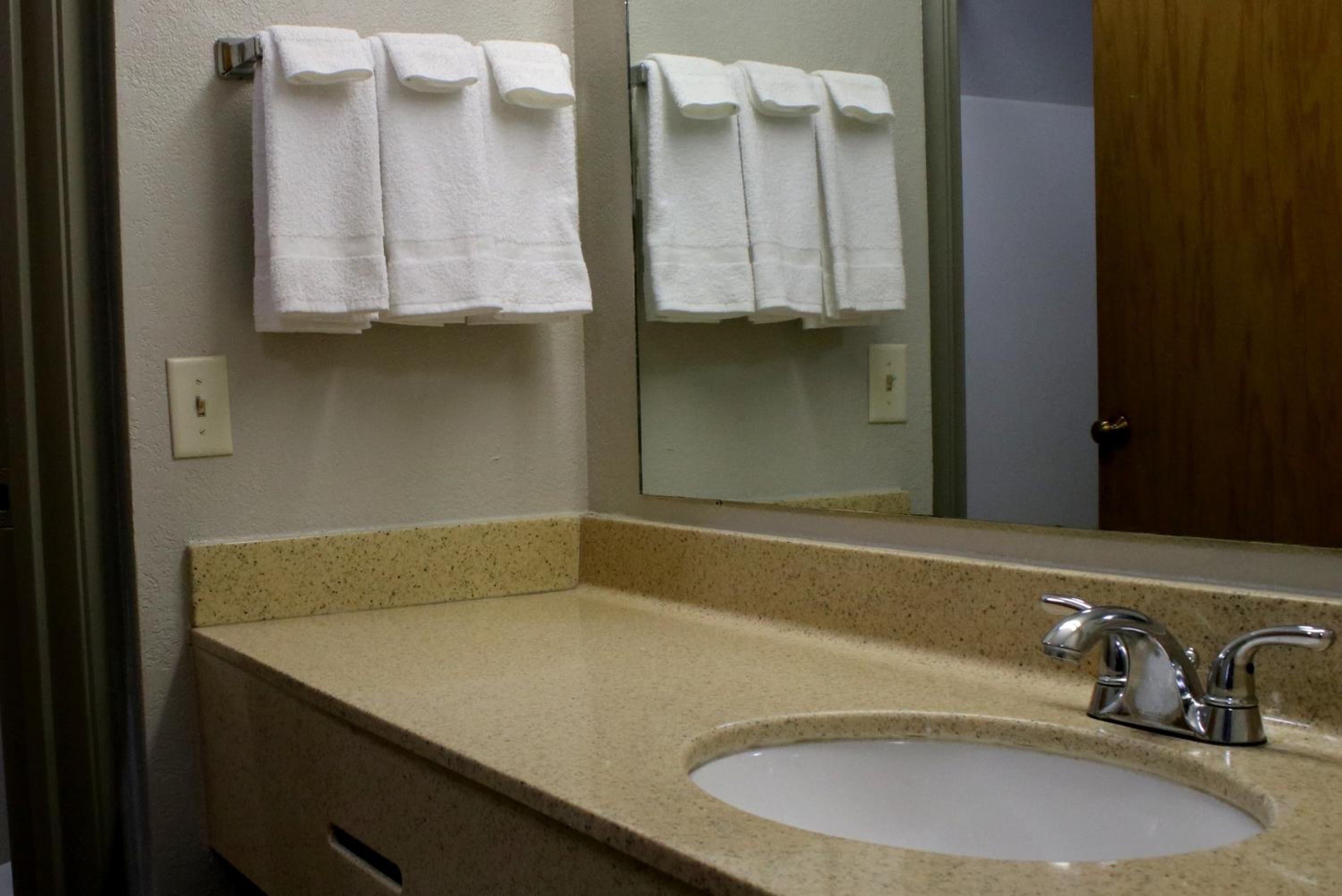 Bloomington Vacations - Days Inn  Suites by Wyndham Bloomington/Normal IL - Property Image 32