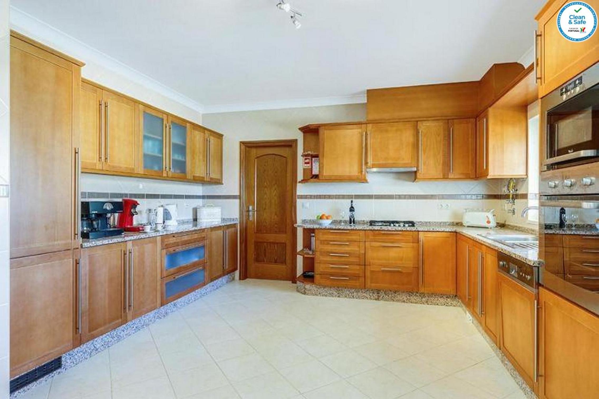 Villa Mikael - Free Wi-Fi - Aircon - Private Pool by bedzy view 4