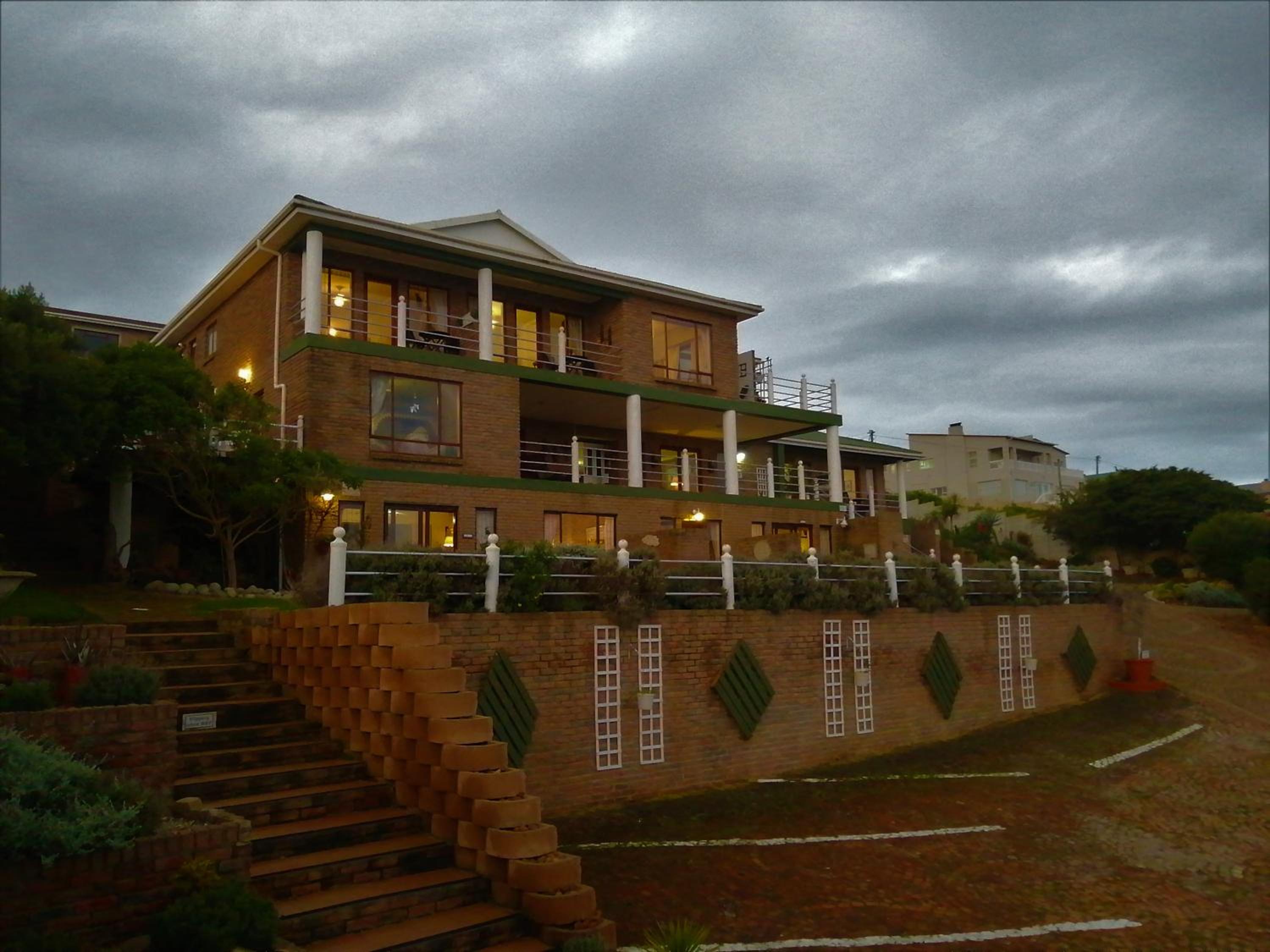 Amzee Bokmakierie Guest House view 2