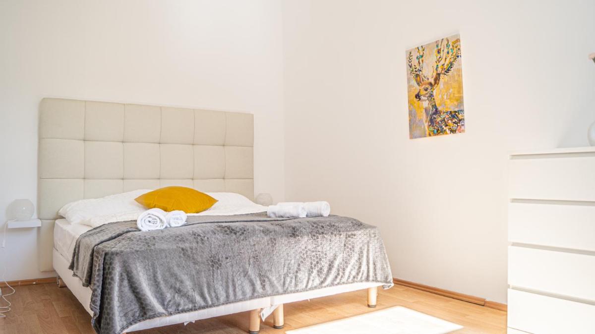 Spacious Shared Apartment Schönbrunn