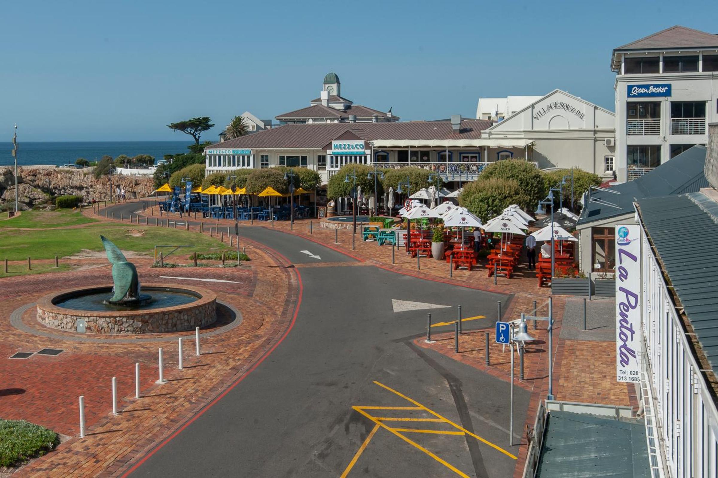 Walker Bay Luxury Seafront Apartment view 5