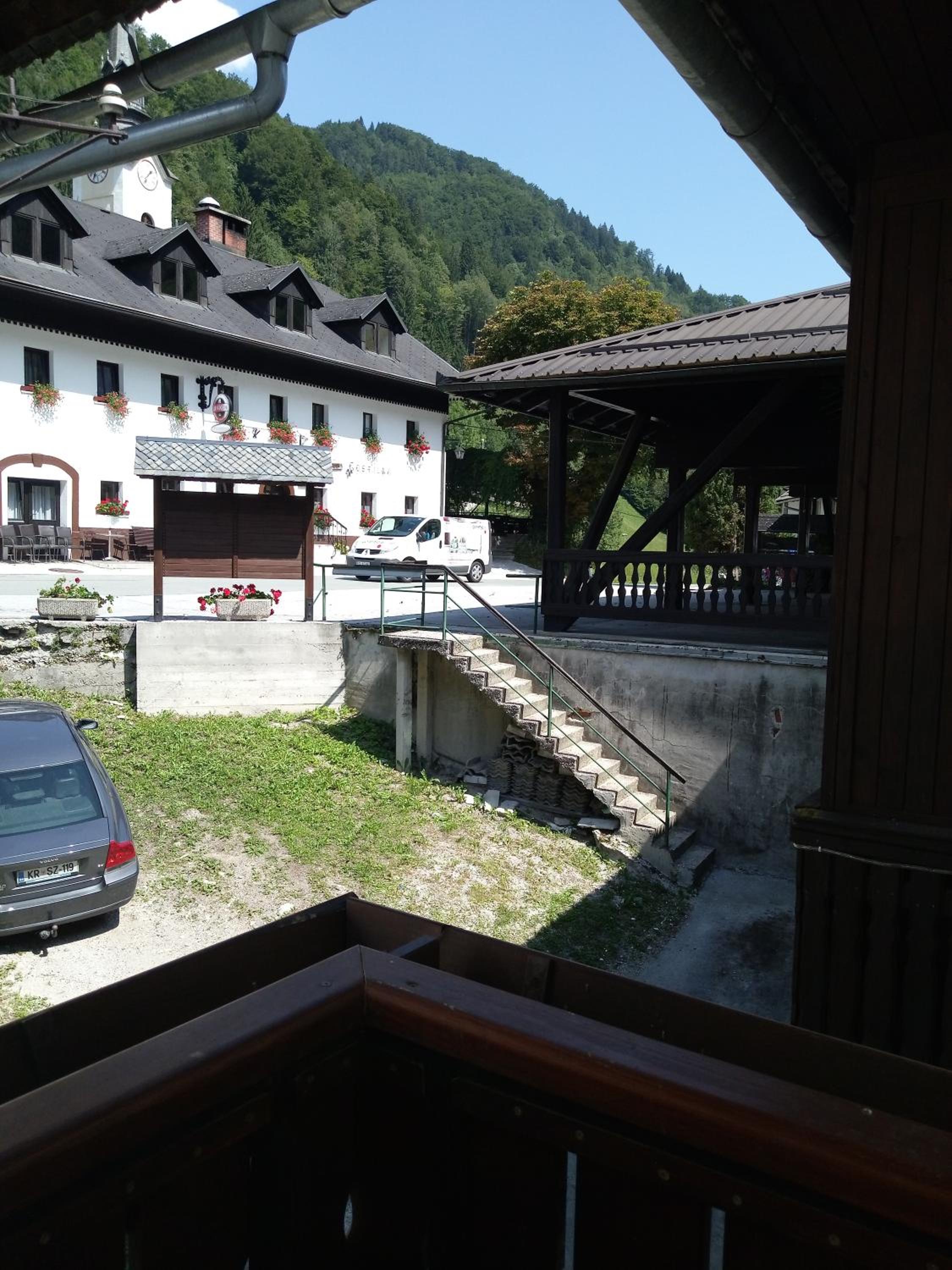 Photo 19