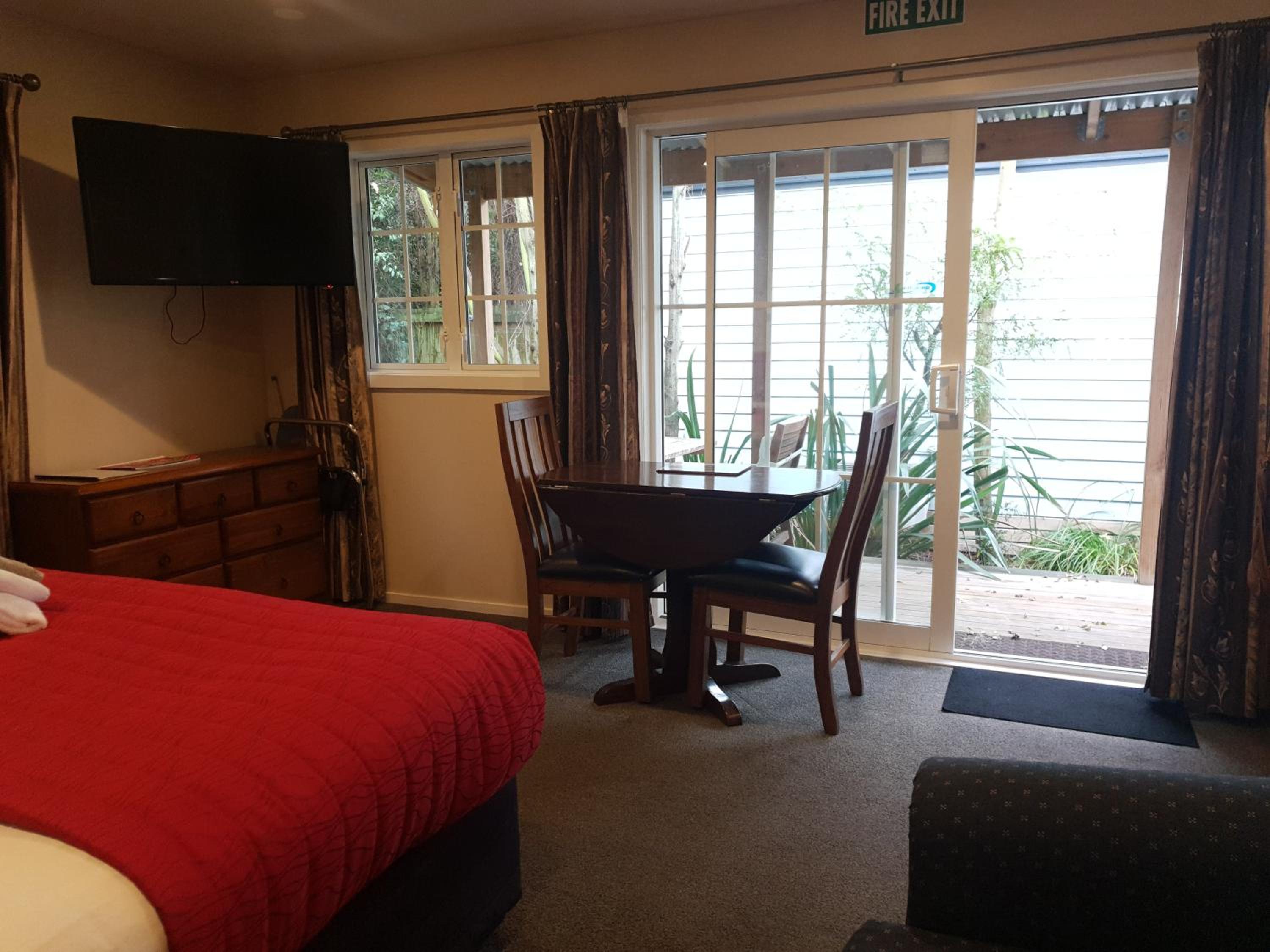 Cranford Cottages and Motel