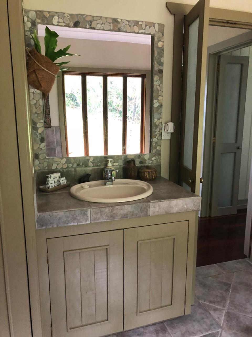 daintree valley cottage