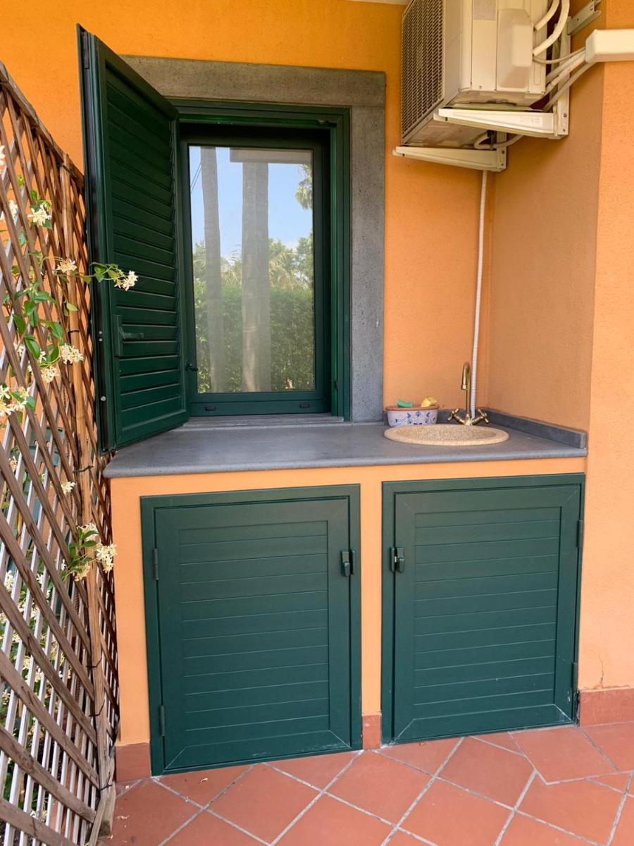 Etna, mare e verde (double room in villa) view 3