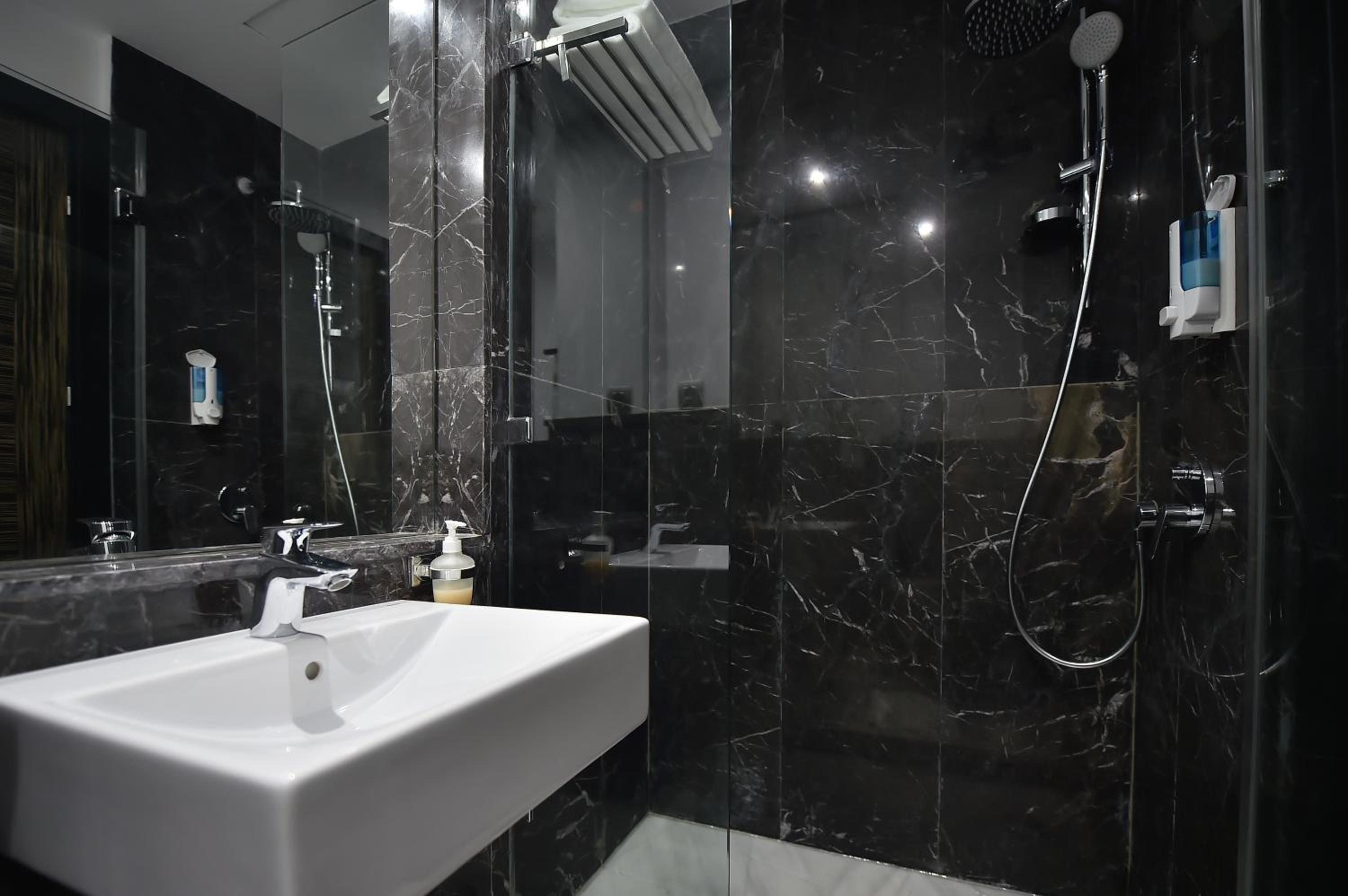 Le Yacht Suites Hotel photo 31 of 46
