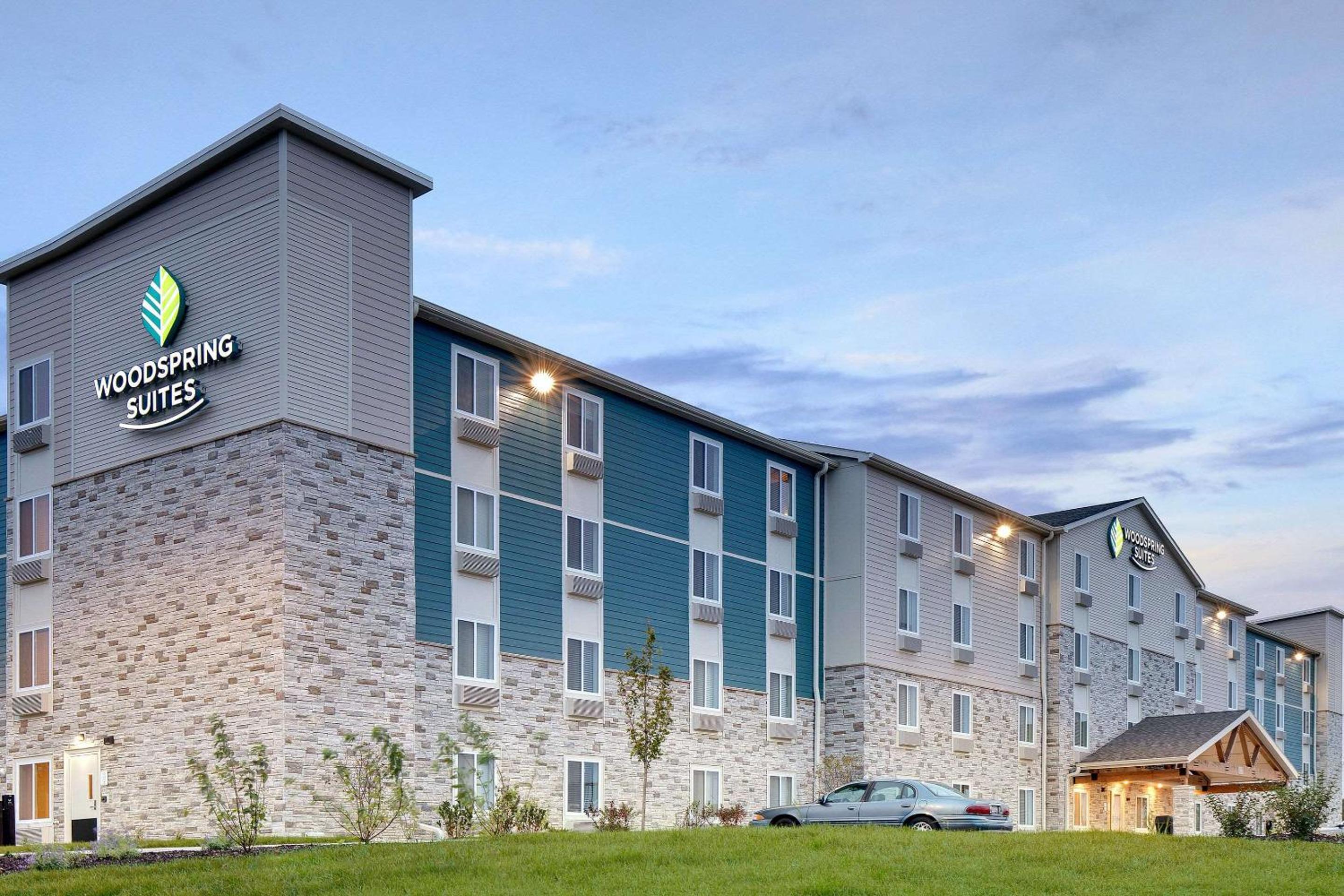 WoodSpring Suites Carol Stream - Chicago
