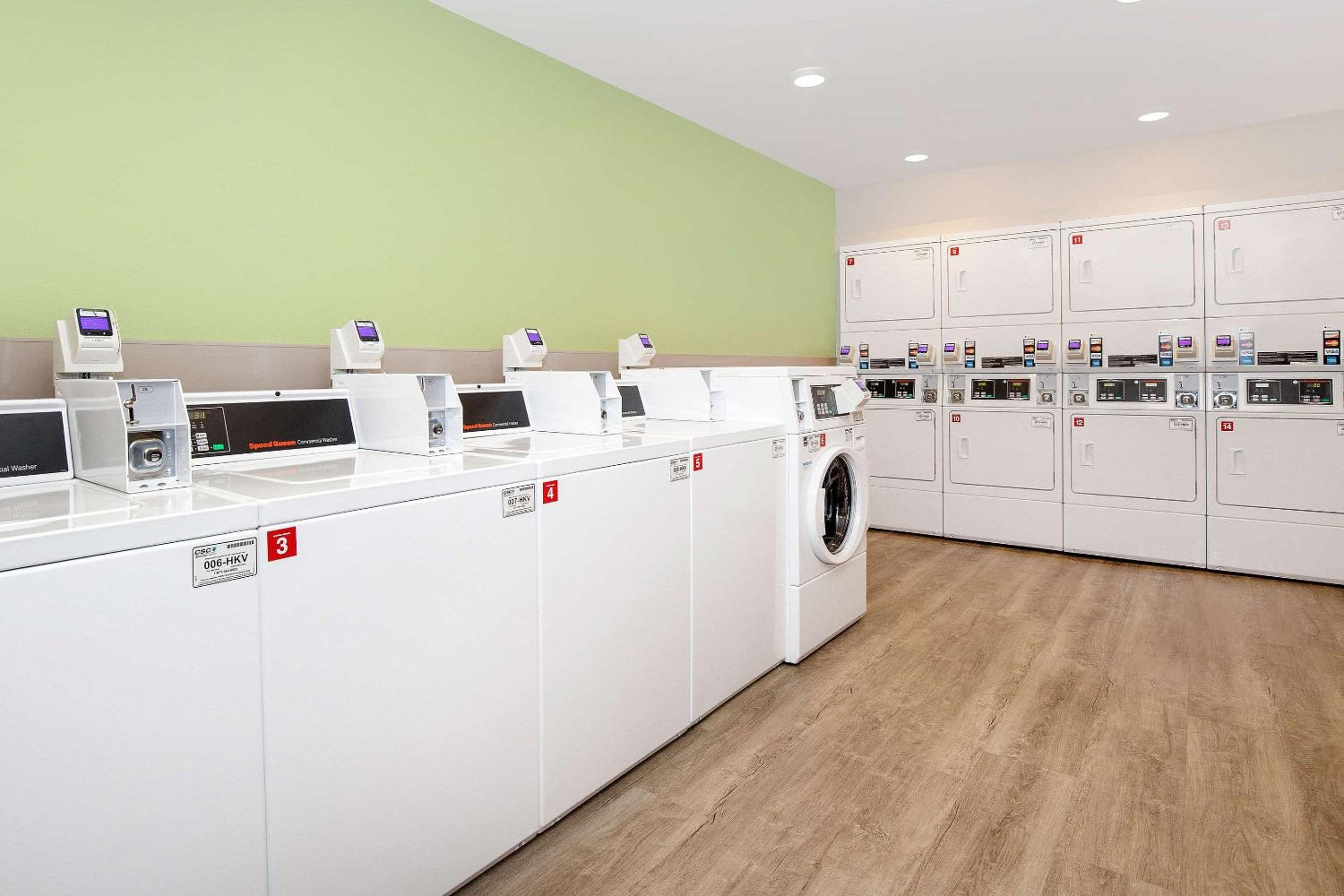 WoodSpring Suites Carol Stream - Chicago