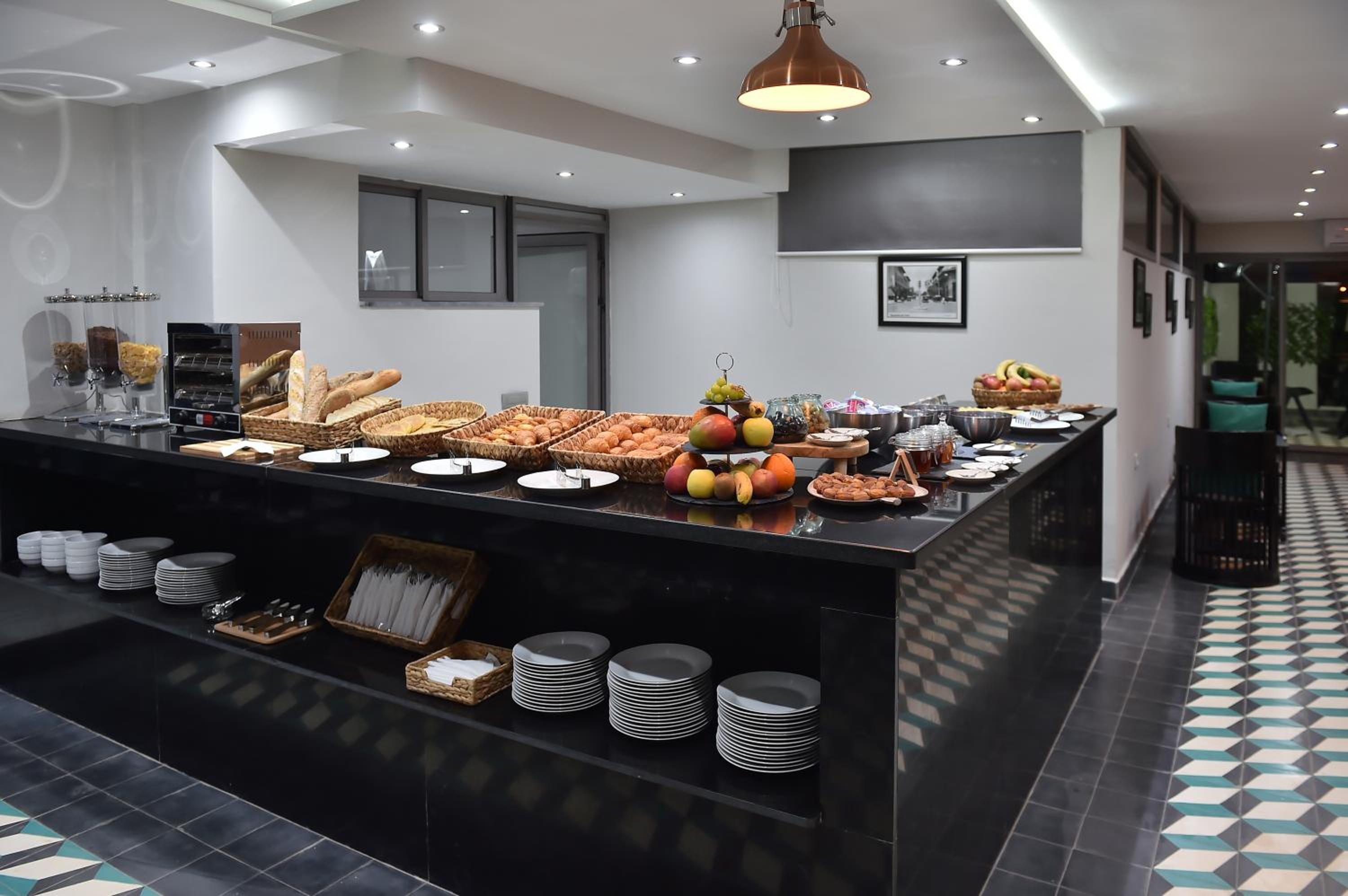 Le Yacht Suites Hotel