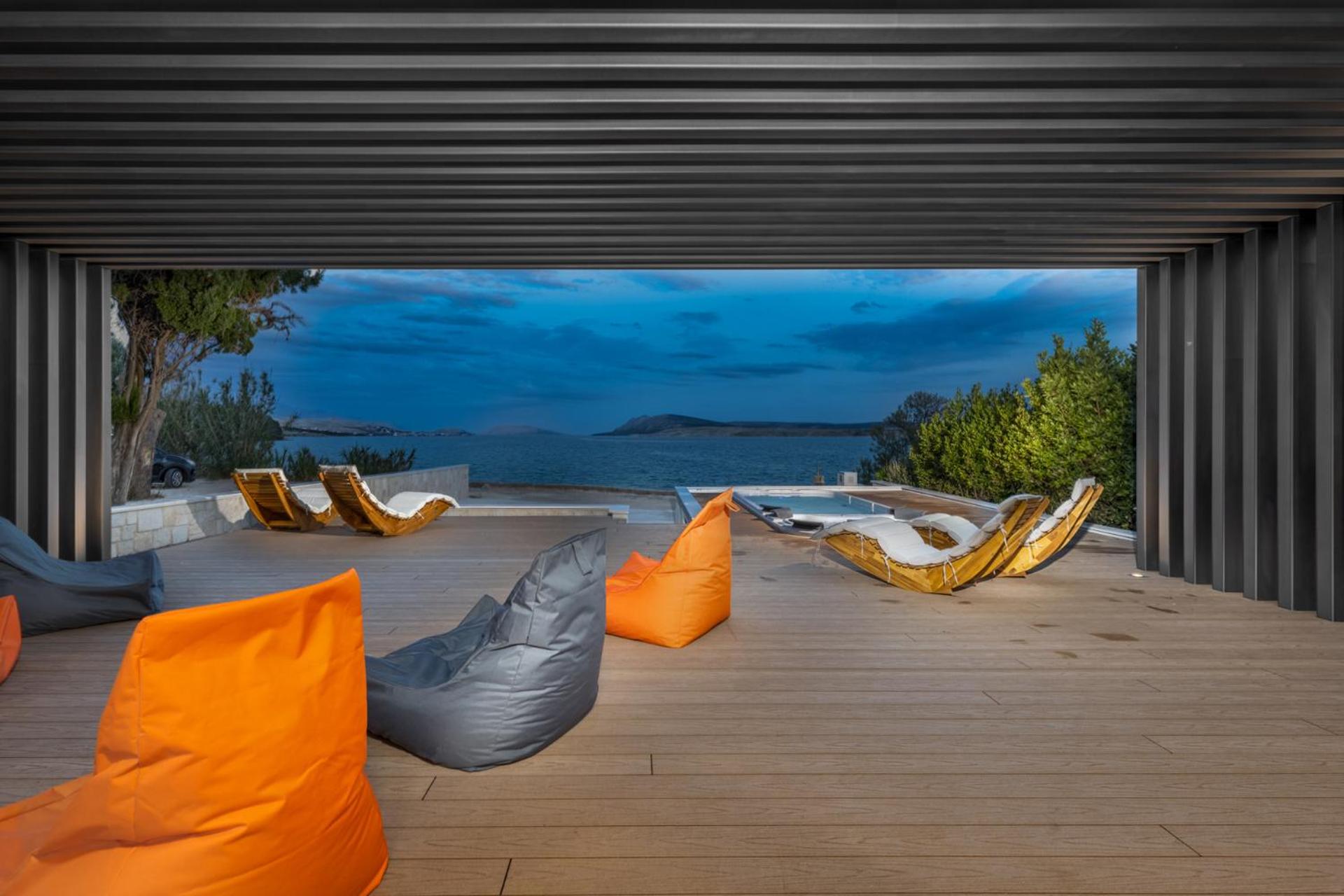 VILLA FUX ZRCE Novalja - direkt am Strand view 2