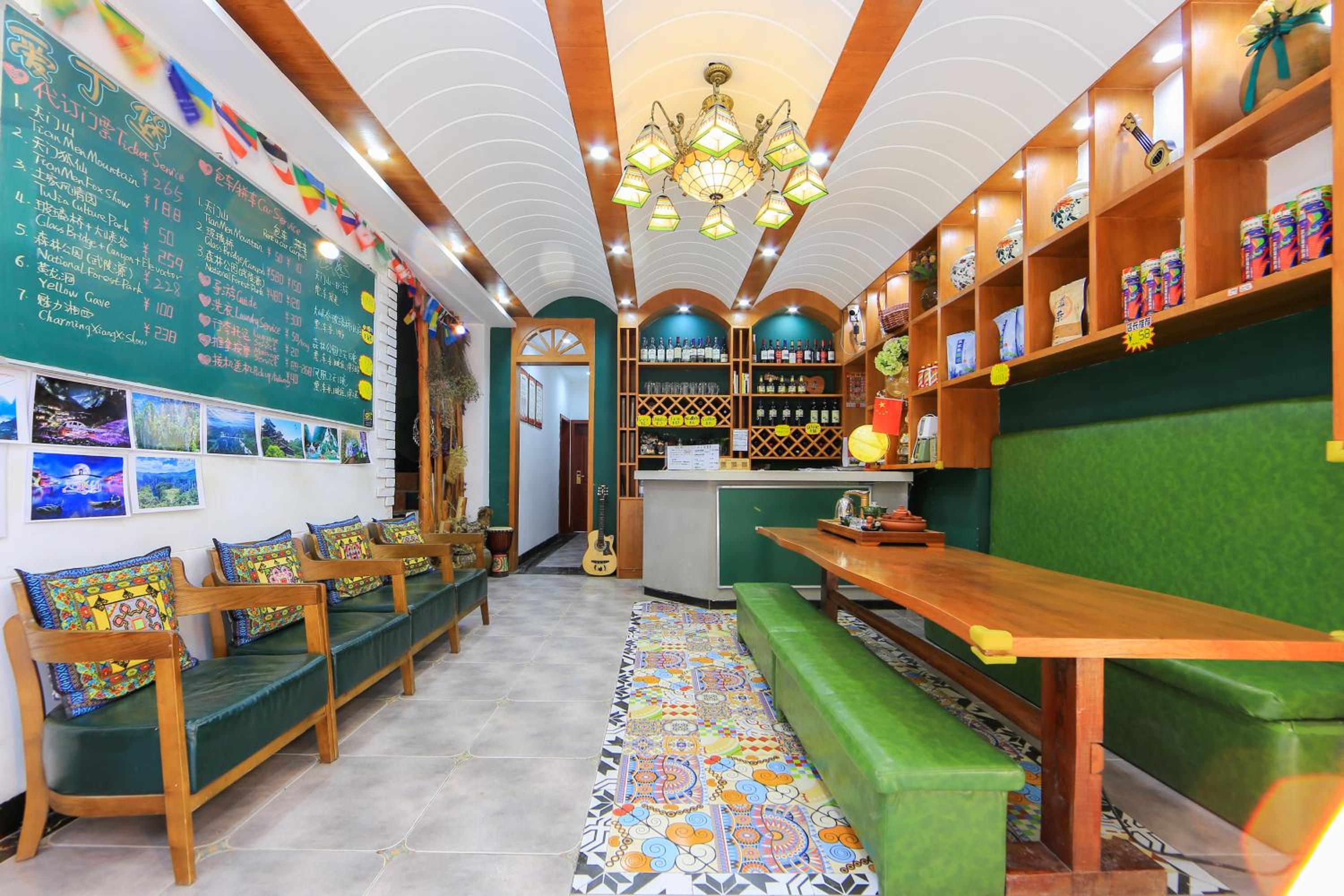 Edinburgh Hostel - Coffee bar - Western breakfast -Travel expert -Good location-English reception-Ticket service-Tourism planing-Laundry-Camara-Drone gopro