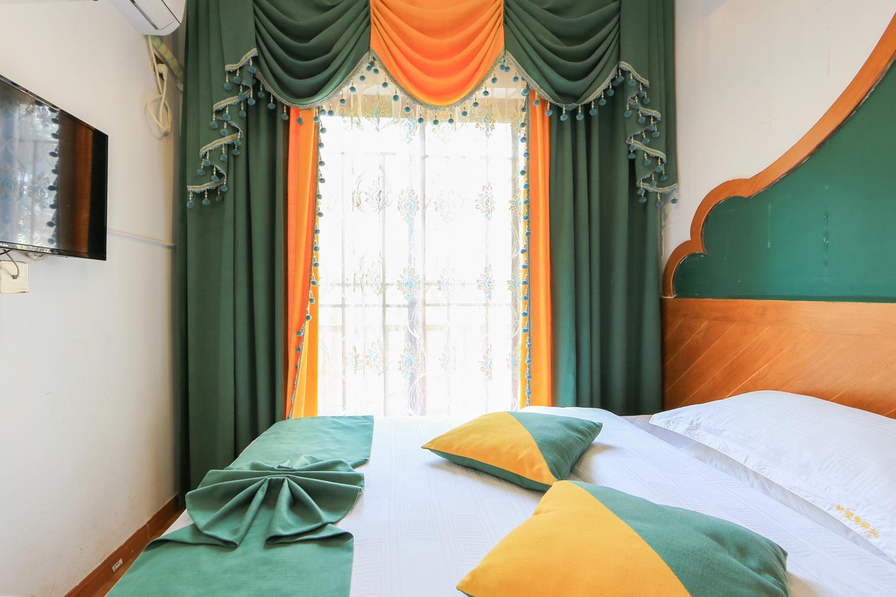 Edinburgh Hostel - Coffee bar - Western breakfast -Travel expert -Good location-English reception-Ticket service-Tourism planing-Laundry-Camara-Drone gopro