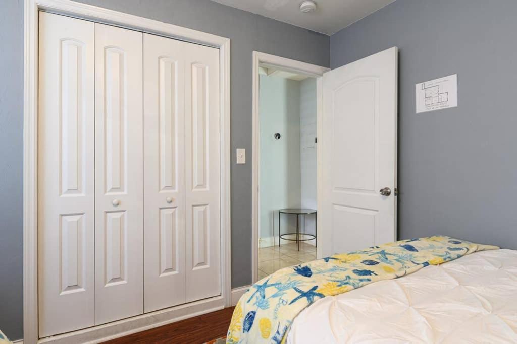 Paradise Home 3 BR with Heated Pool close to Beach view 2