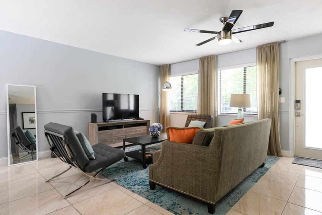 Paradise Home 3 BR with Heated Pool close to Beach view 4