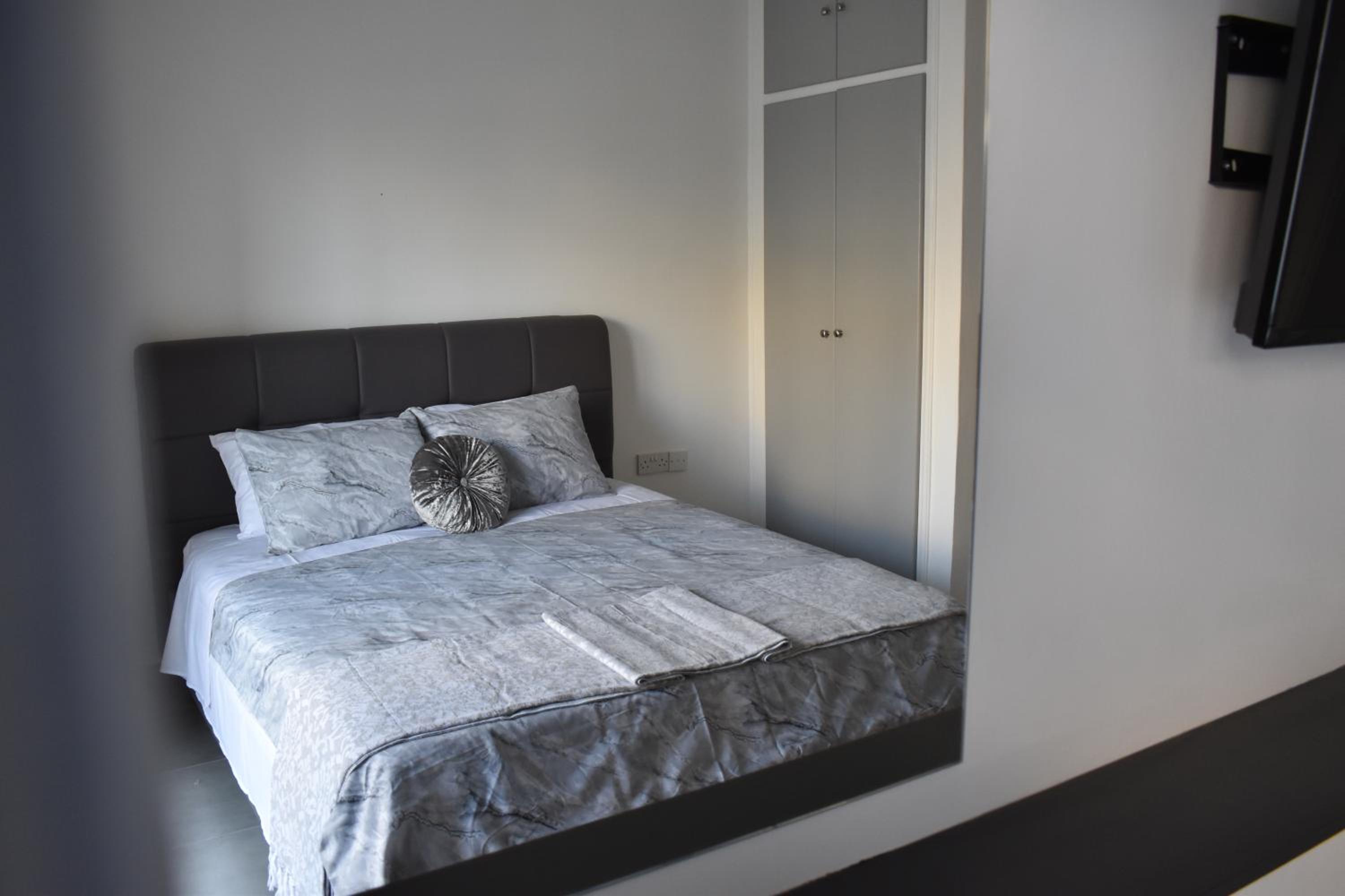 Marias Apartment - in city centre,near beach view 3