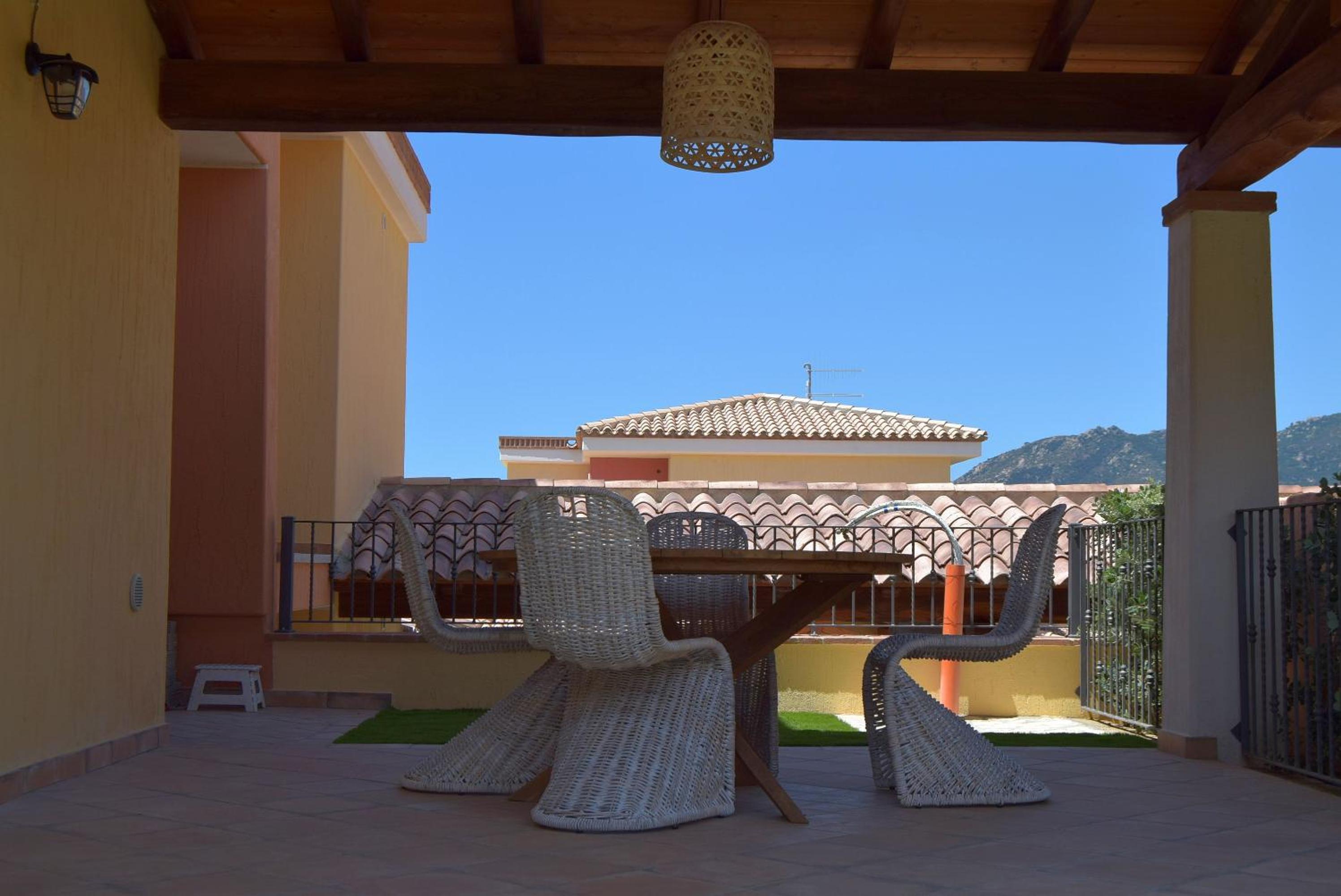 casa AGORA By La Via Del Mare Viaggi e Vacanze view 2