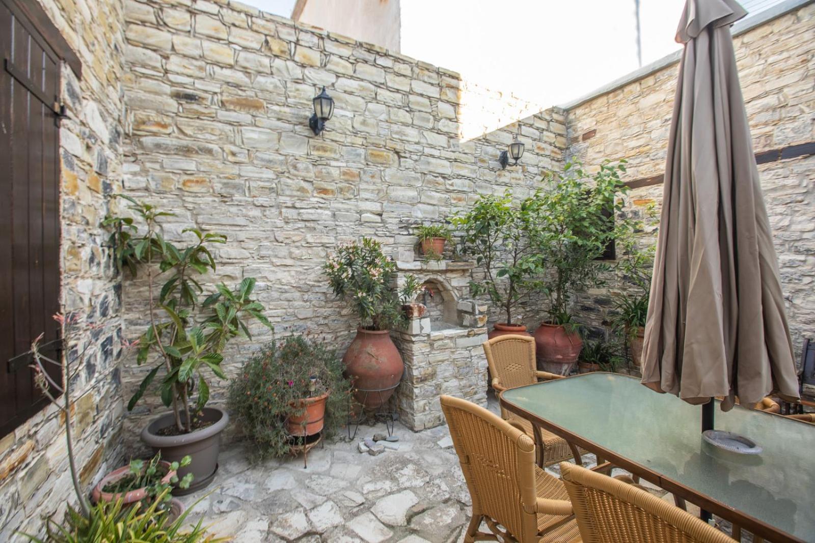 Iosiphis Stonebuilt House
