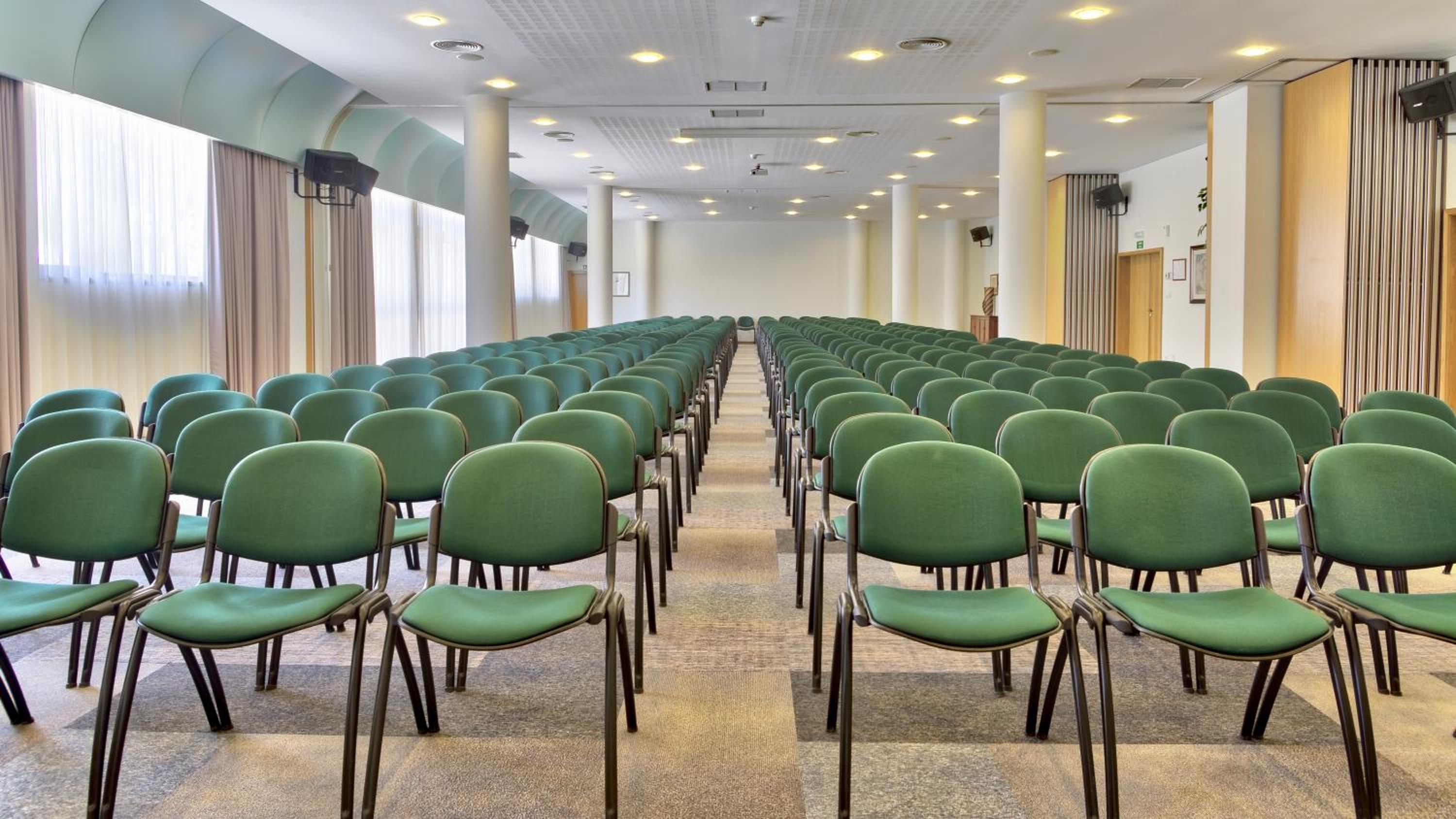 Hotel Cinquentenario & Conference Center - Image 1
