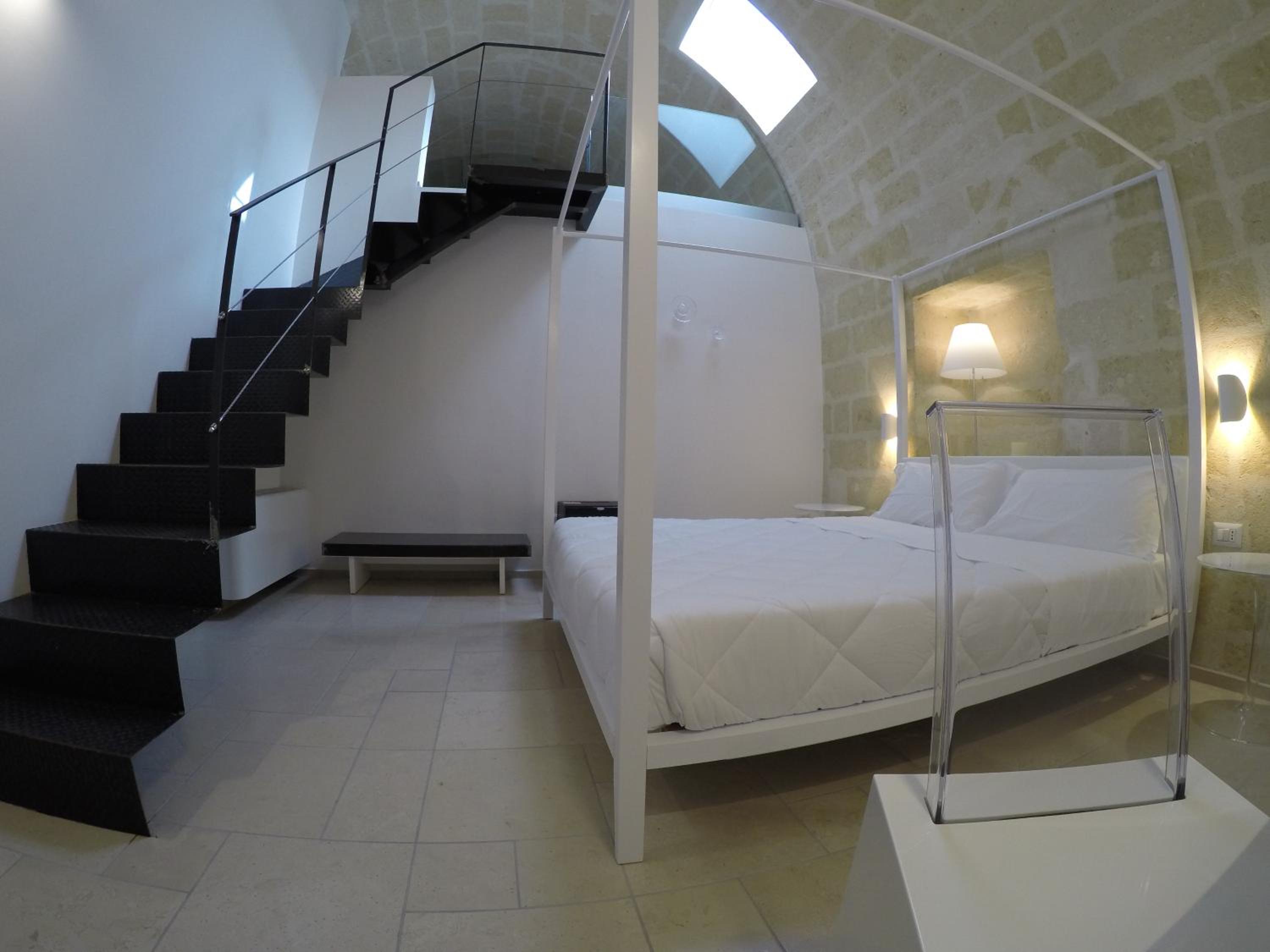 Lamia Room Rentals