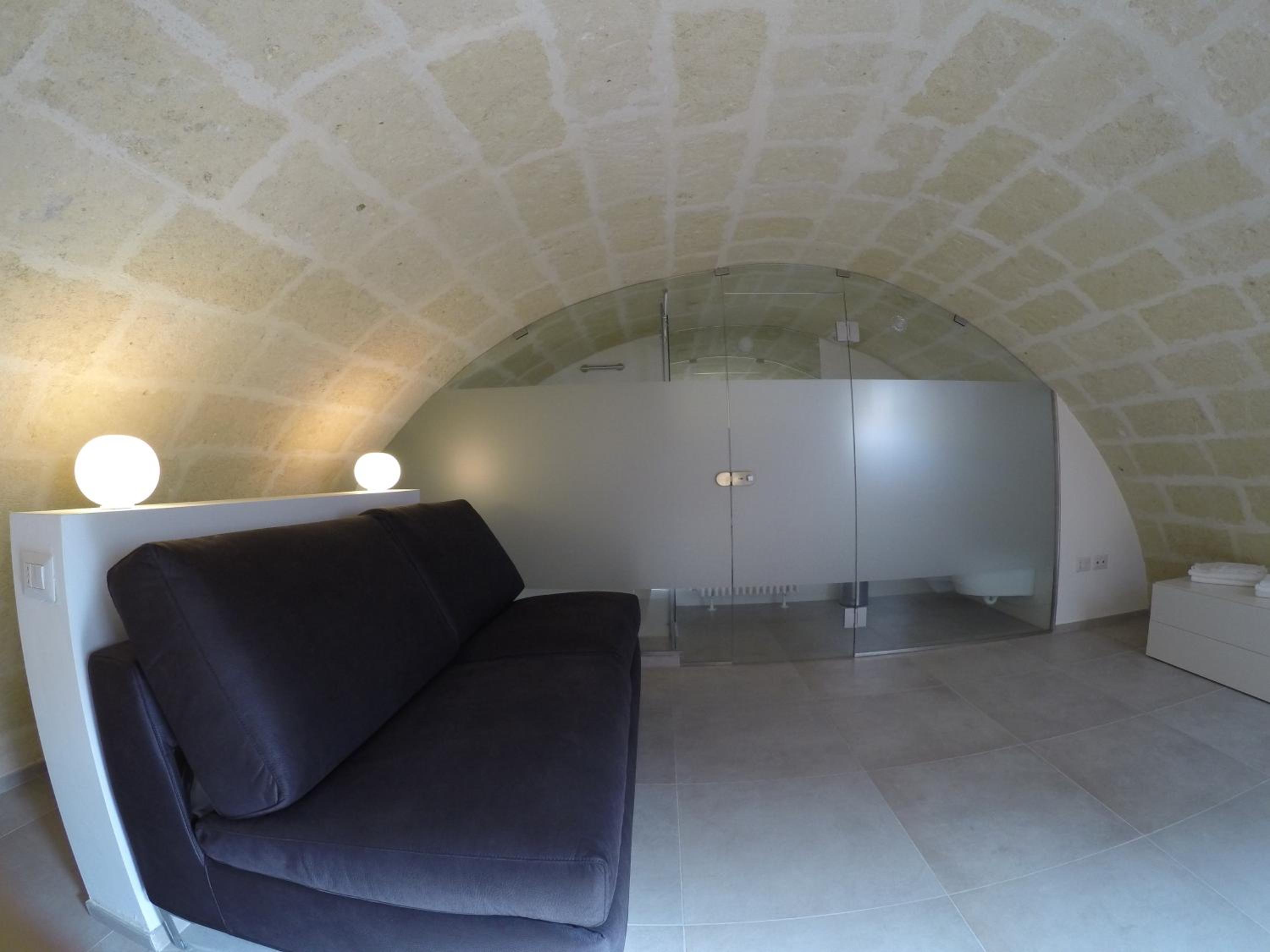 Lamia Room Rentals