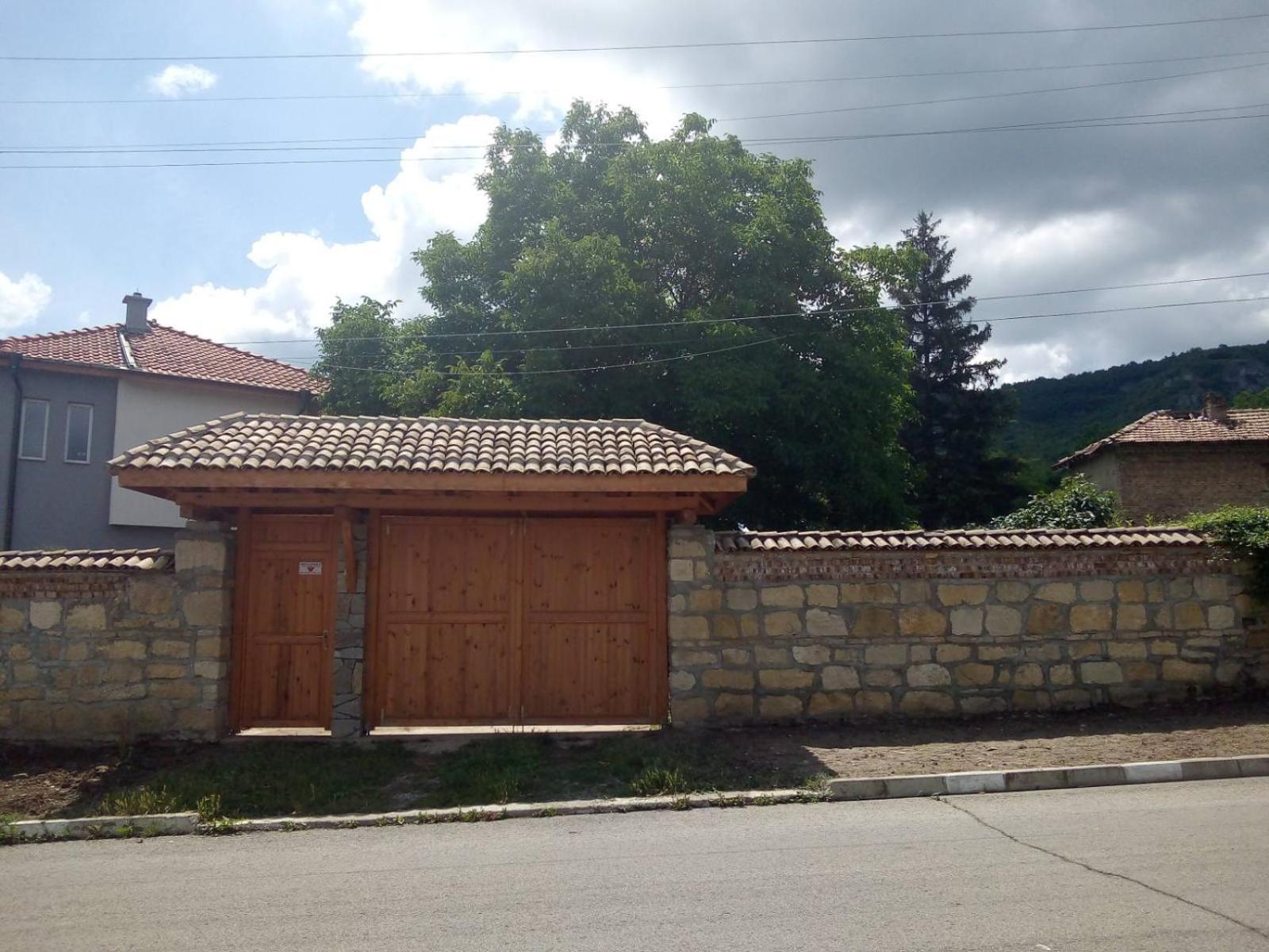 Бялата къща Калугерица