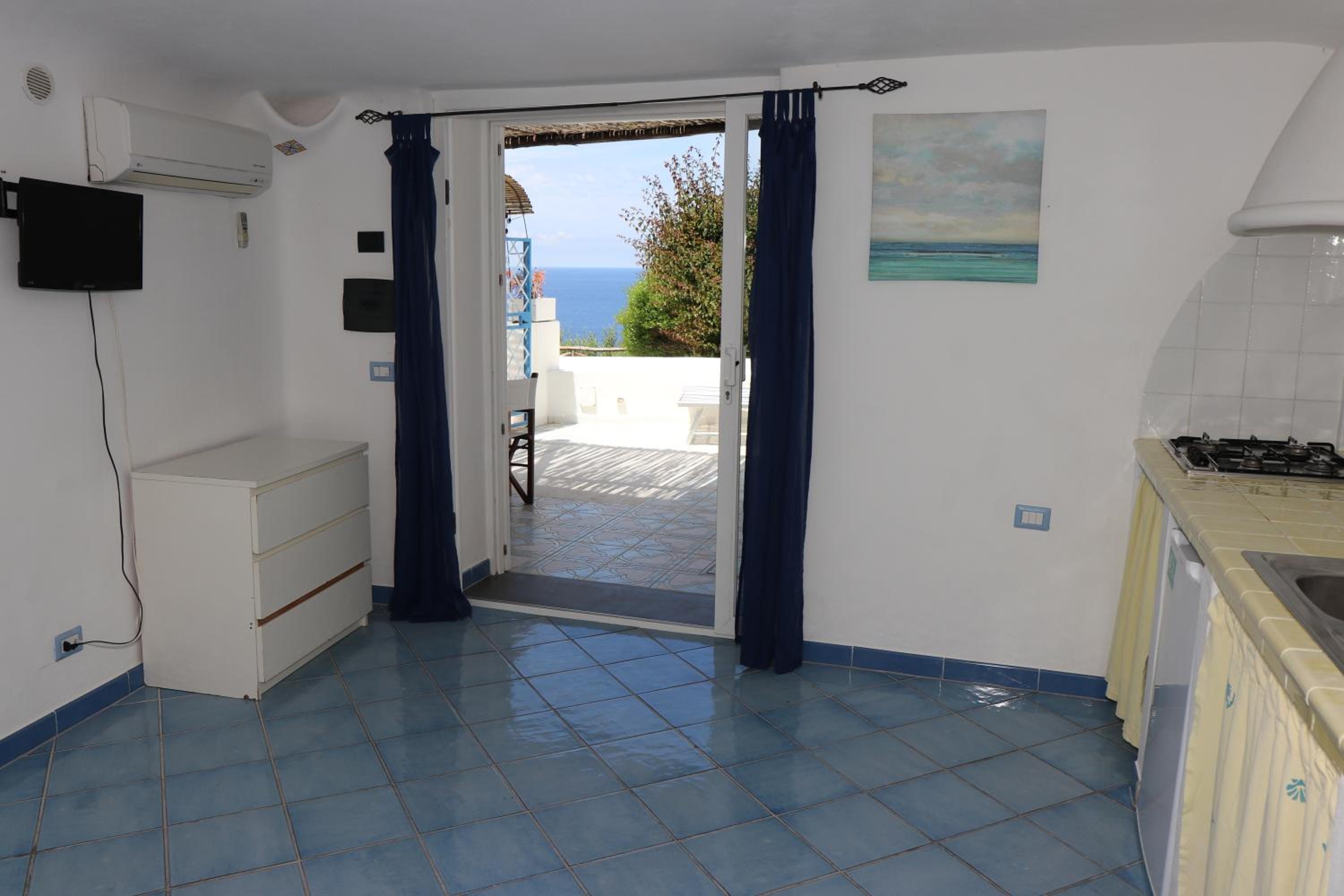 casavictoria en Ponza — hotel room