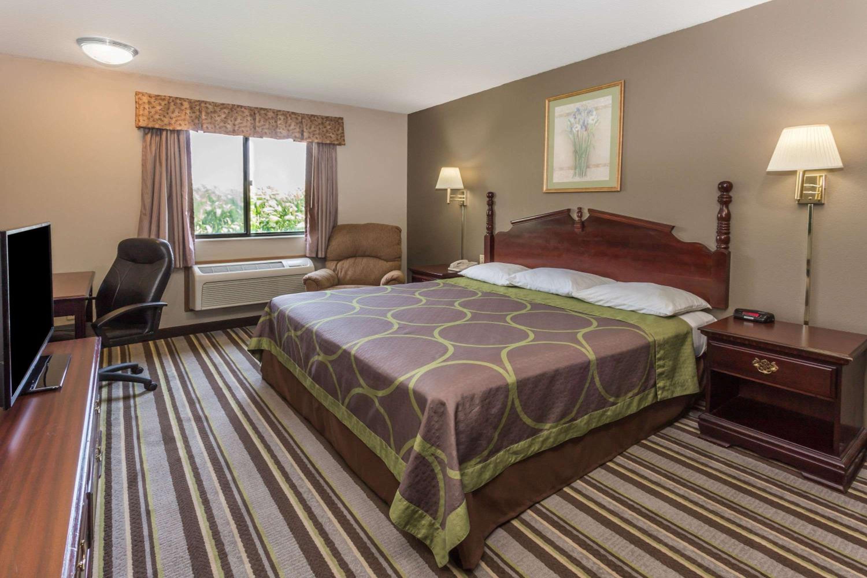 Super 8 by Wyndham Yorkville view 5