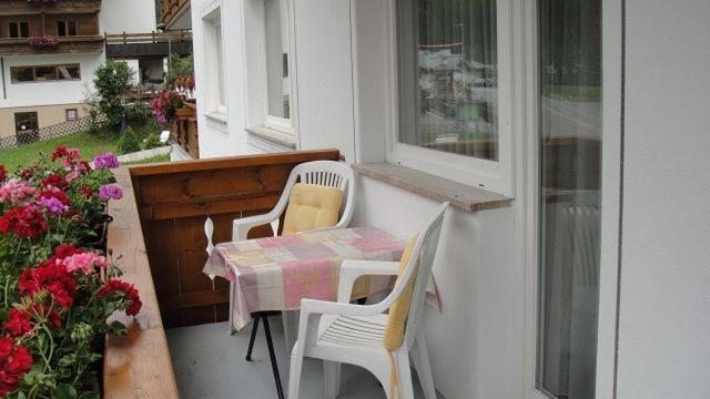 Chasa Mezpra/Stephan Jenal Nr. 1 - Ferienwohnung für 2-4 Personen