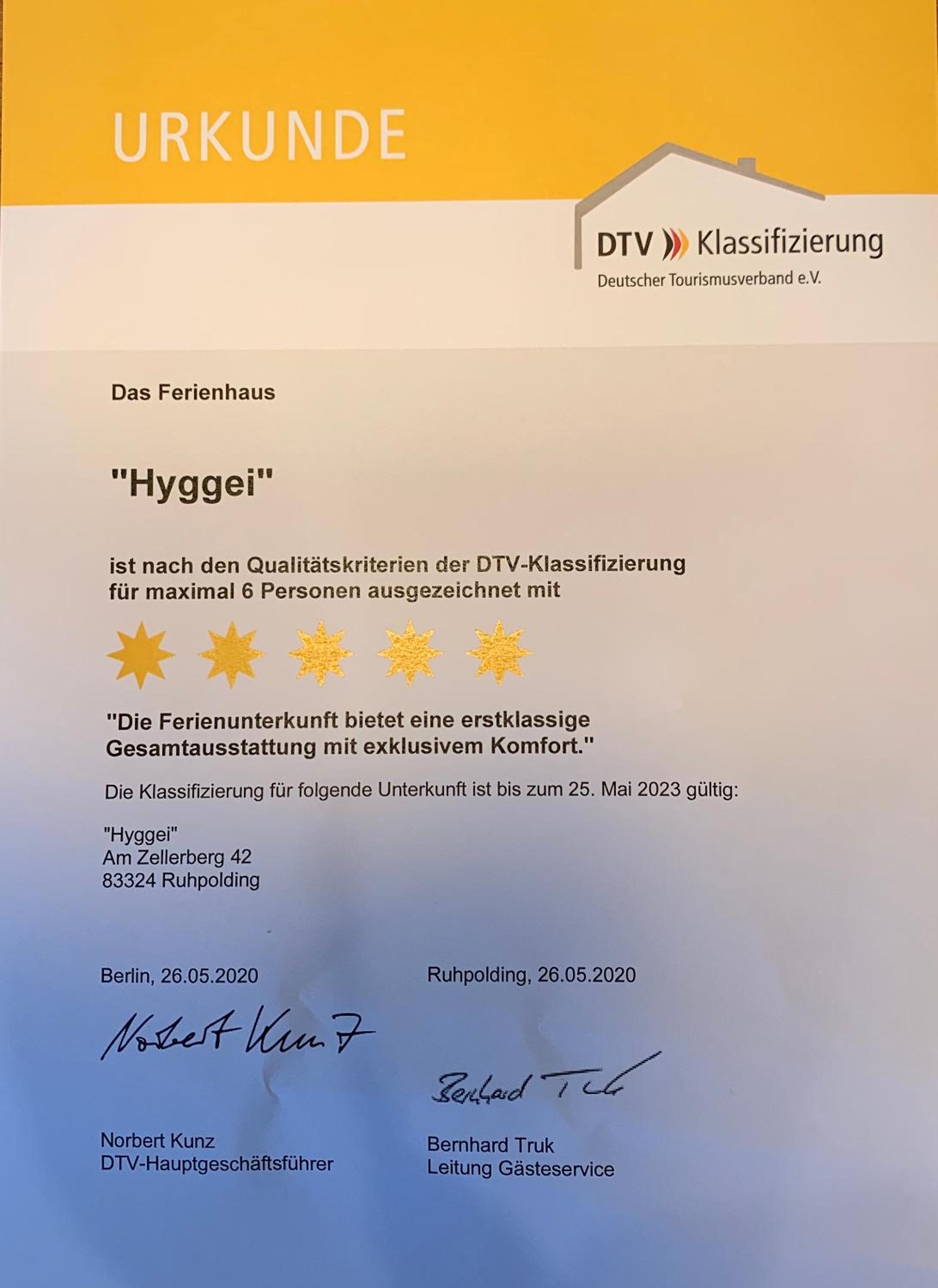 Chalet BERGSUCHT in Ruhpolding Bayern, Traumlage am sonnigen Südhang, kostenlose Parkplätze, schnelles WLAN, ruhige Sackgasse, NETFLIX inklusive view 2