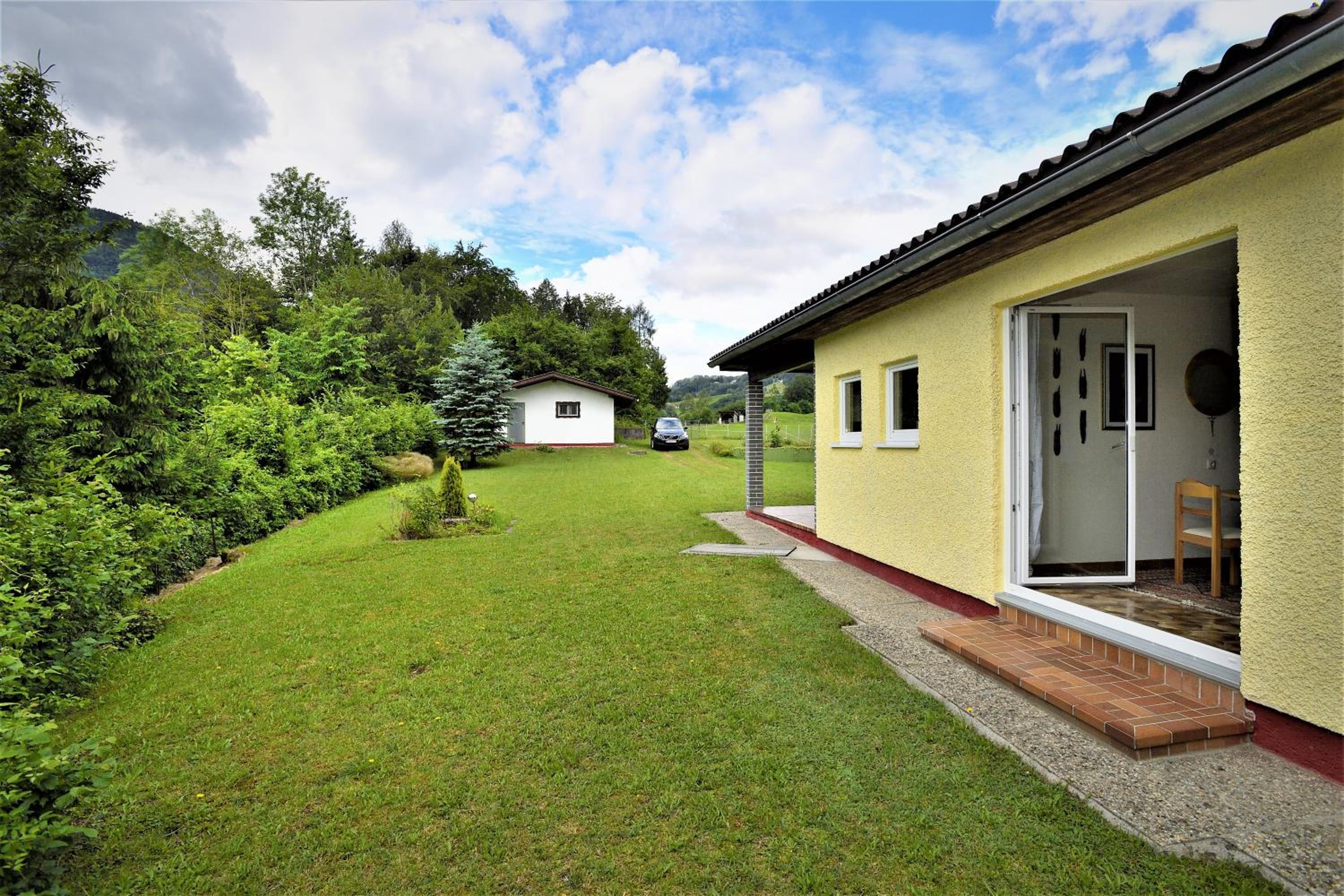 Ferienhaus am Traunsee mit Bergsicht