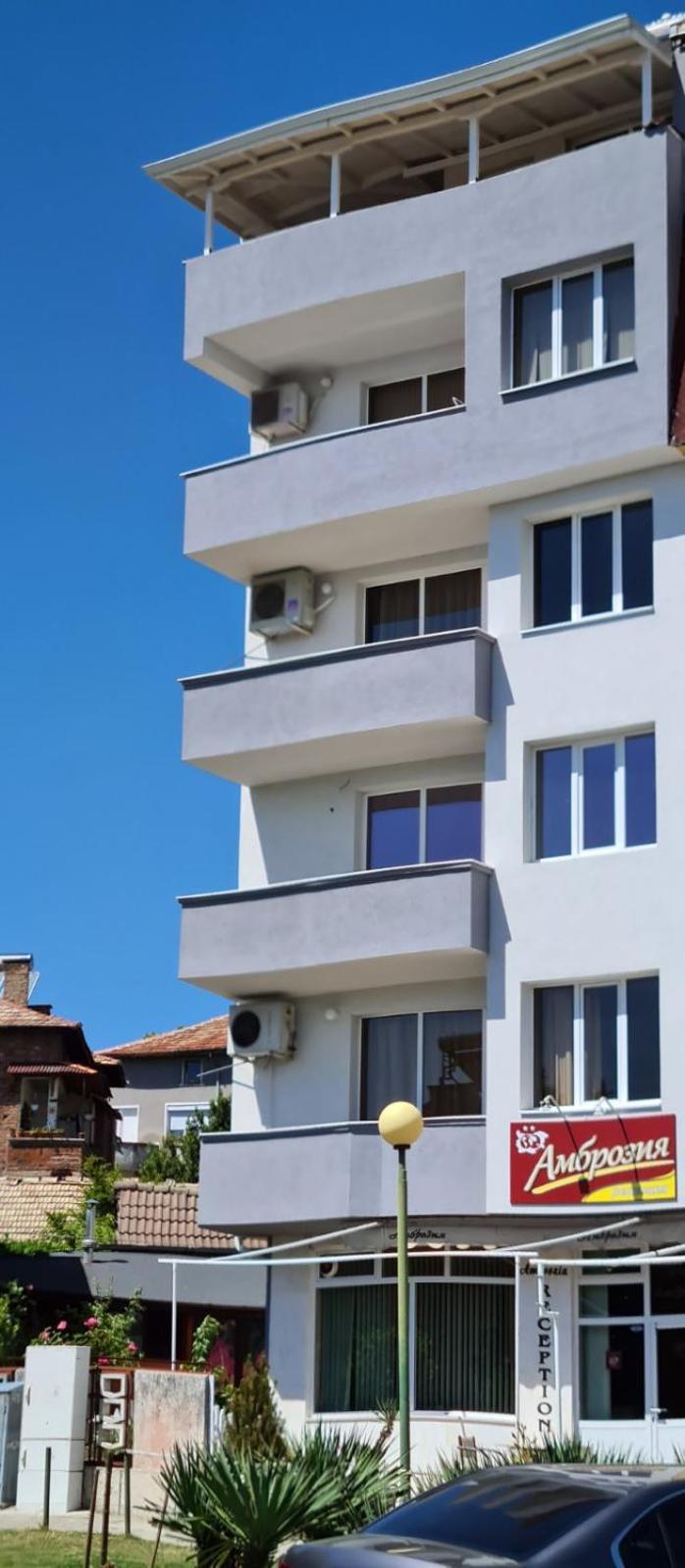 Family Hotel Ambrozia