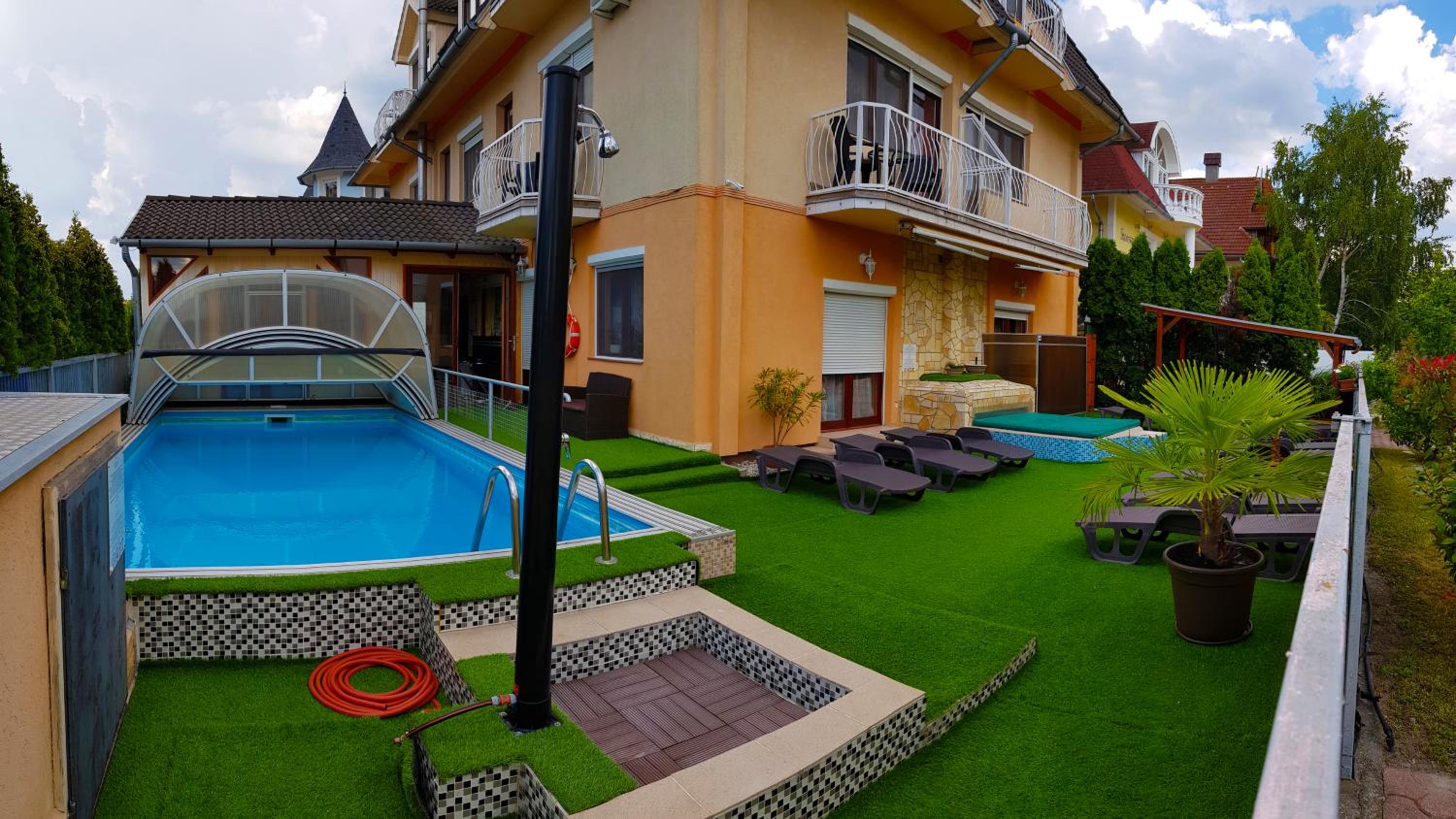Napsugár Apartmanház view 5