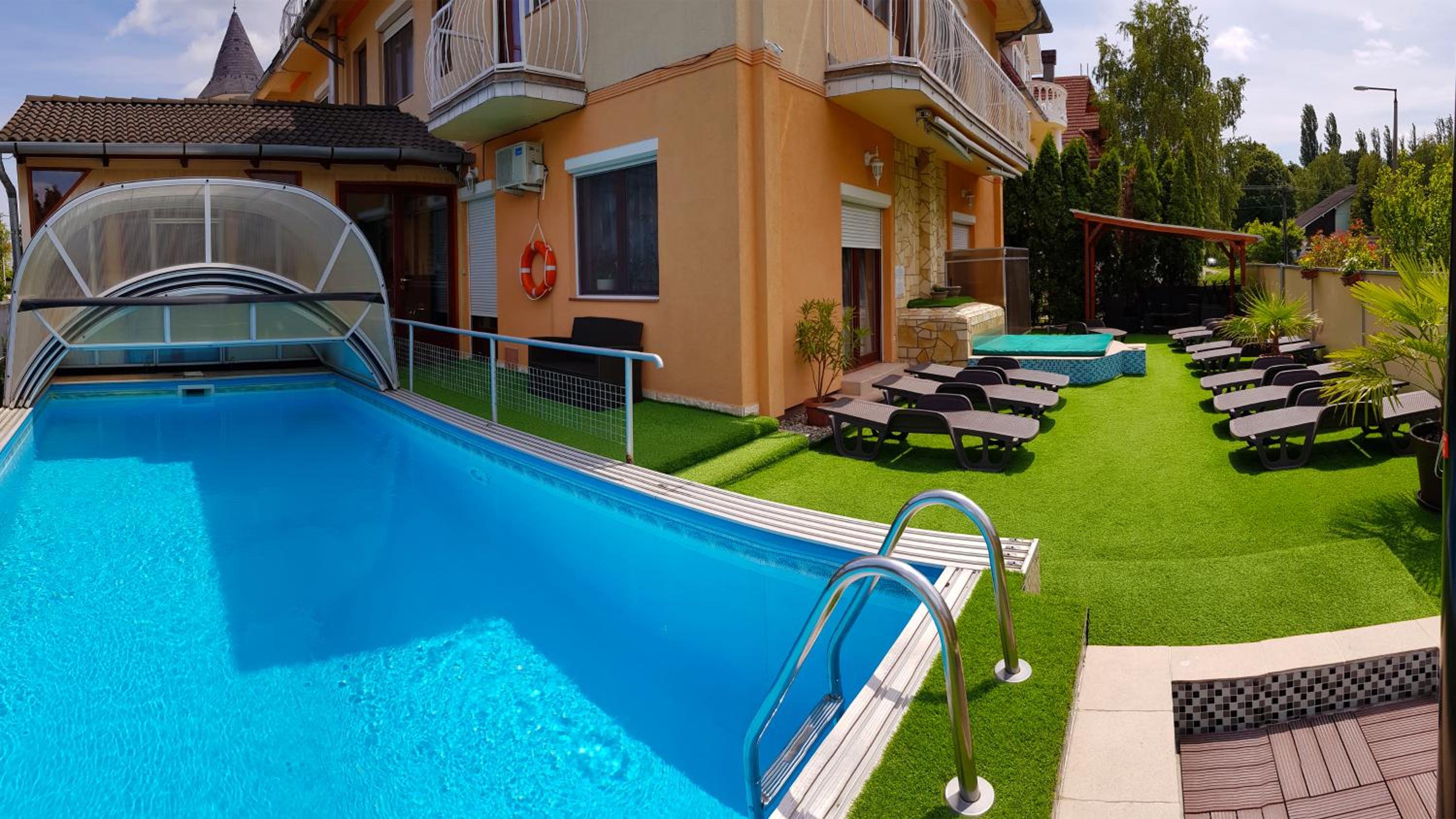 Napsugár Apartmanház view 4